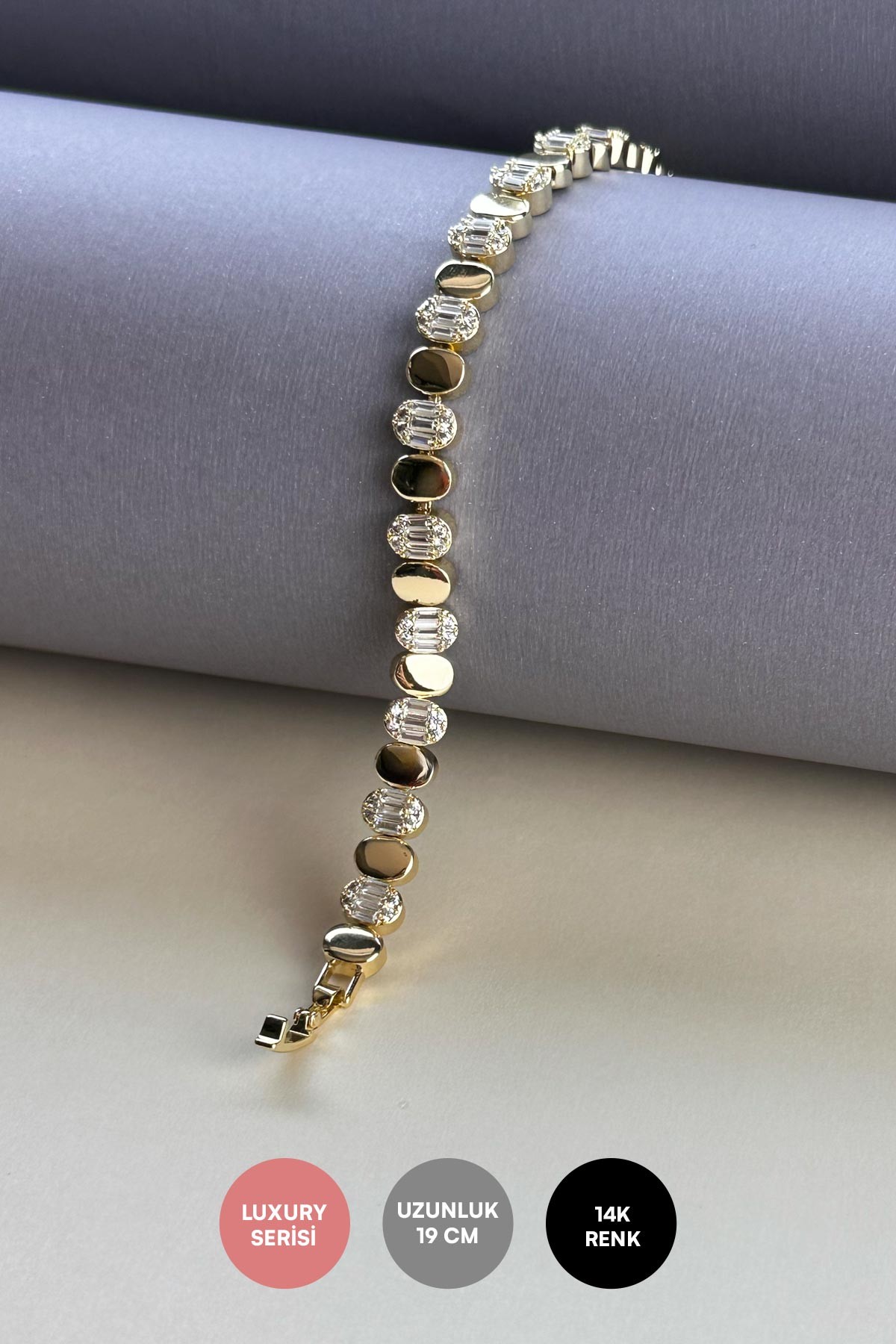 Gold 14K Oval Kristal Taş Detaylı Sıralı Bileklik ABL7285