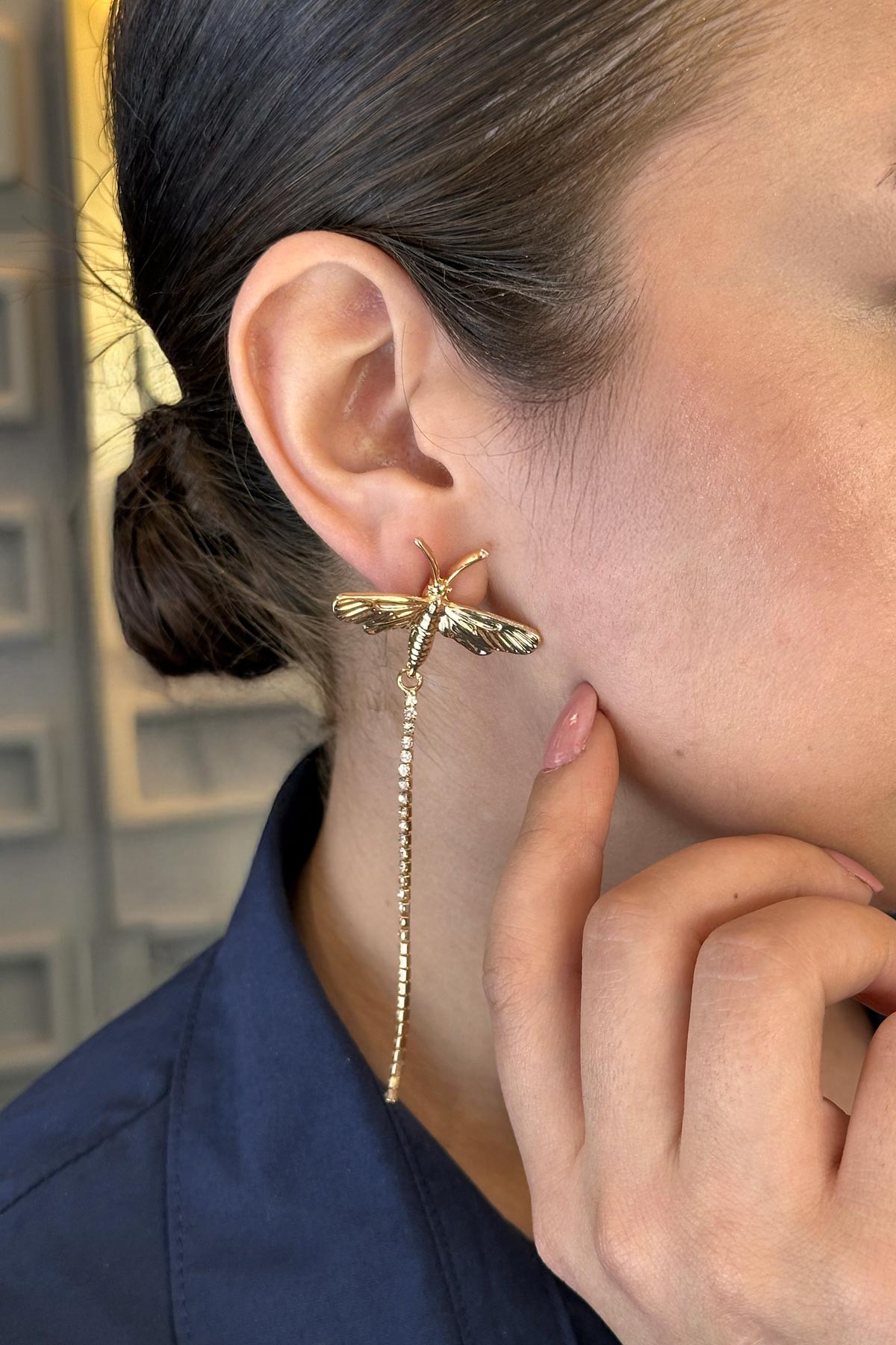 Gold Suyolu Sallantılı Beetle Stefany Küpe AKE9006
