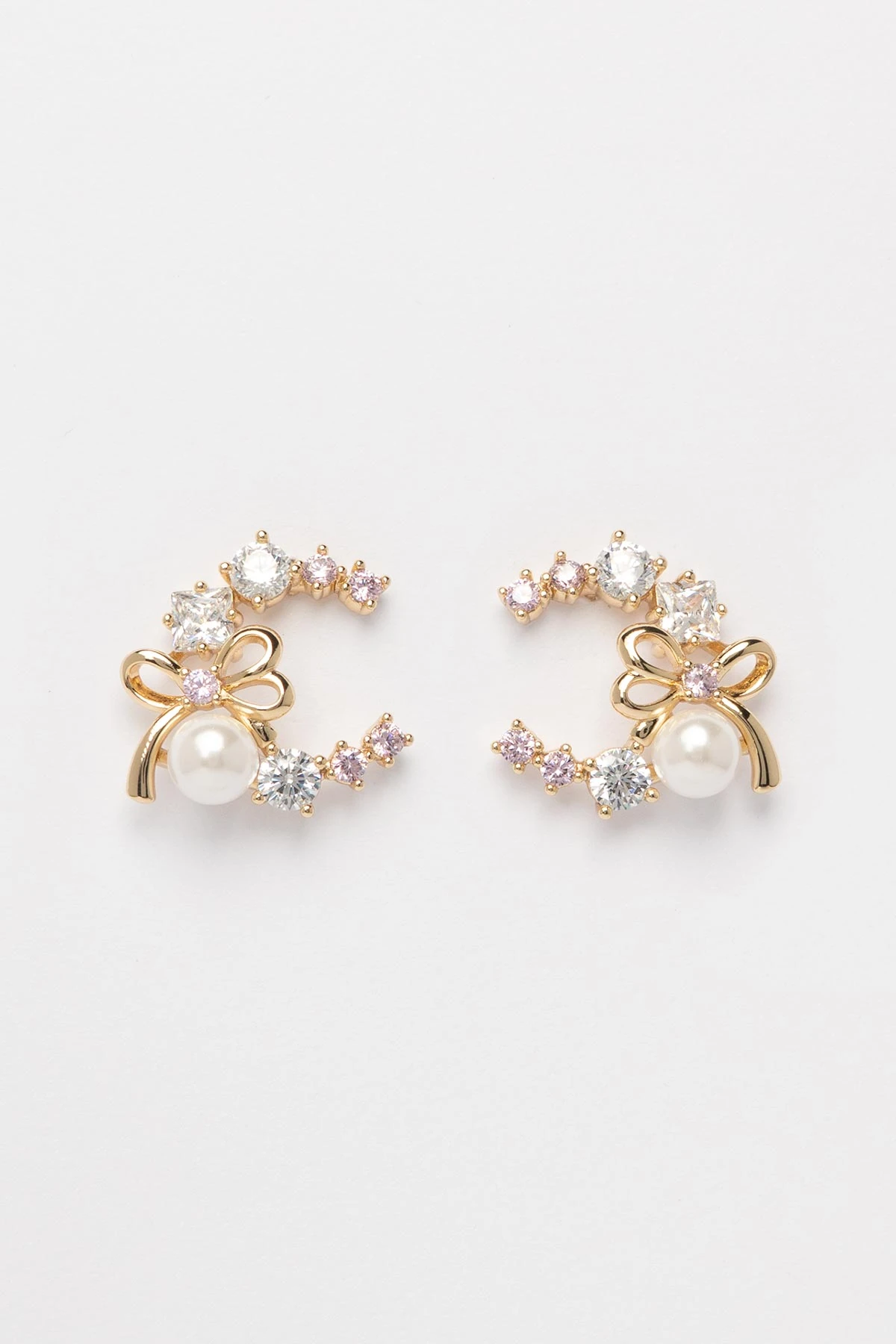 Gold Pembe Ve Beyaz Kristal Taşlı Kurdelada İnci Tasarım Ay Figürü Luxury Küpe AKE9552