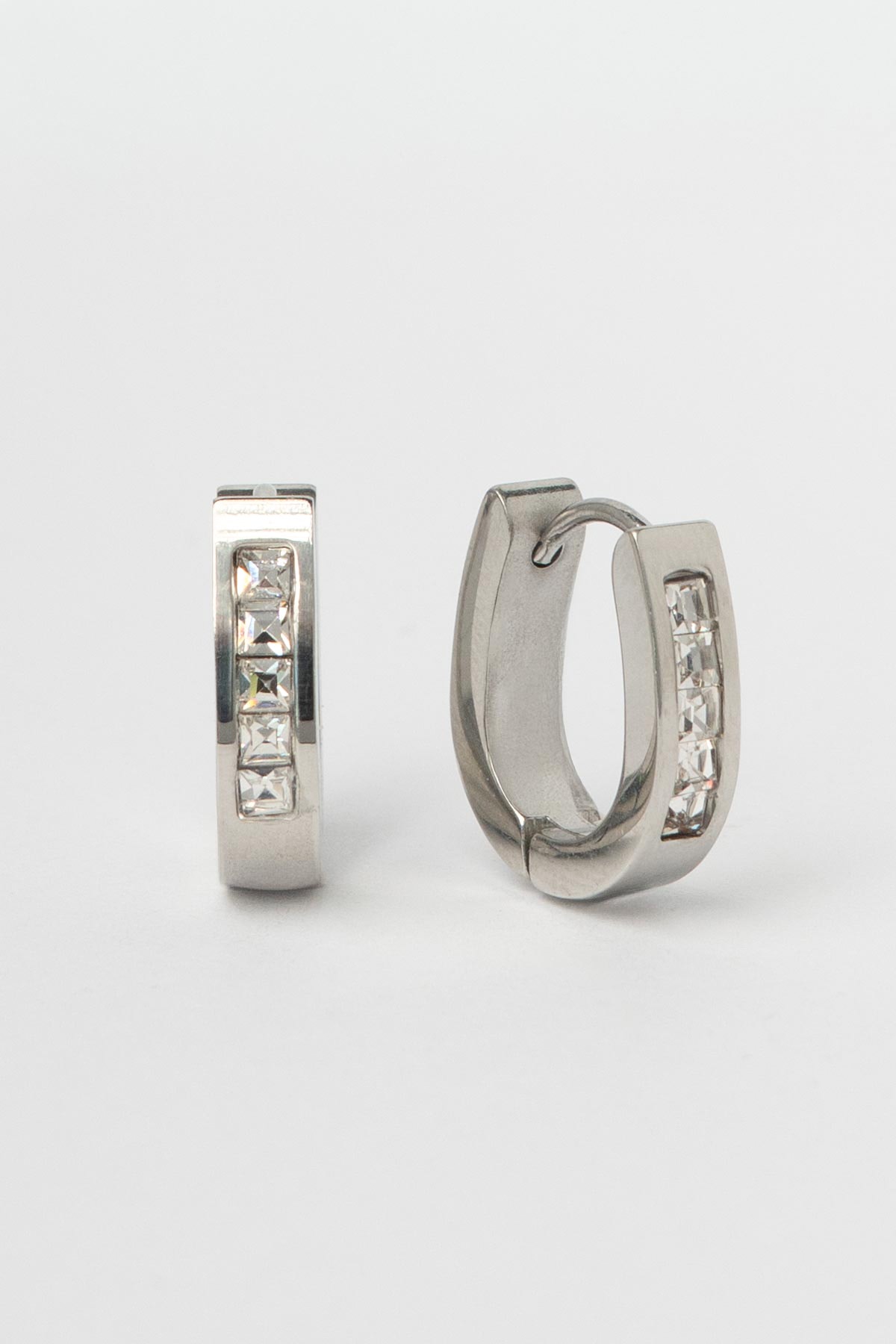 Kristal Taşlı Silver Upsala Çelik Küpe AKE9237