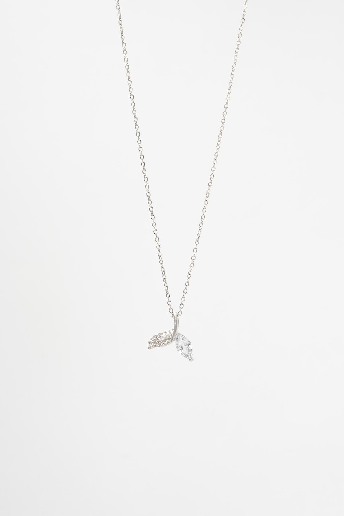Silver Minimal Zincir Zirkon Ve Tektaş Detay Balık Kuyruğu Sallantılı Çelik Kolye 45 cm AKL4073