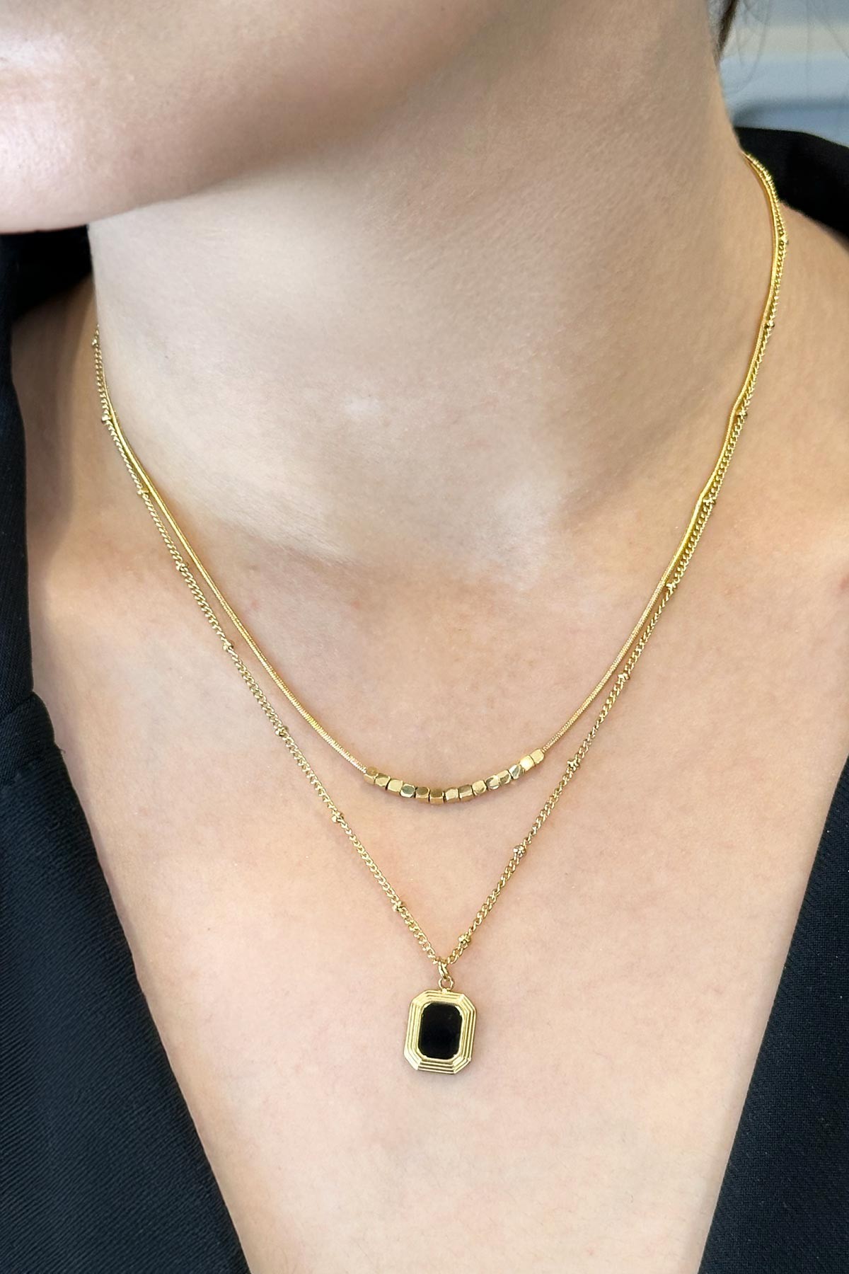 Minimal Gold Küpçük Detay Çift Zincir Siyah Mineli Madalyon Çelik Kolye 45 Cm AKL3734