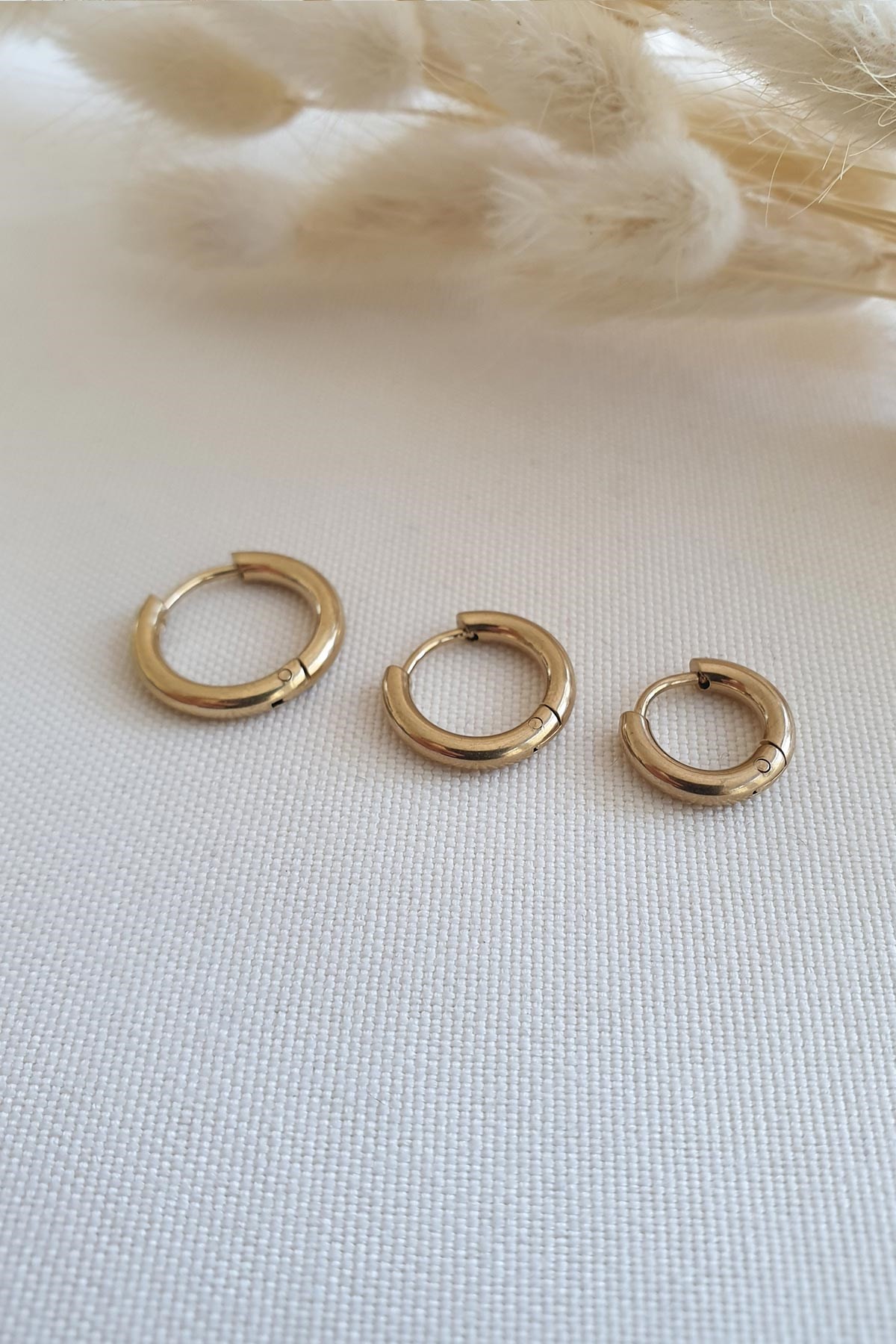 Üçlü Gold Halka Çelik Küpe AKE4063