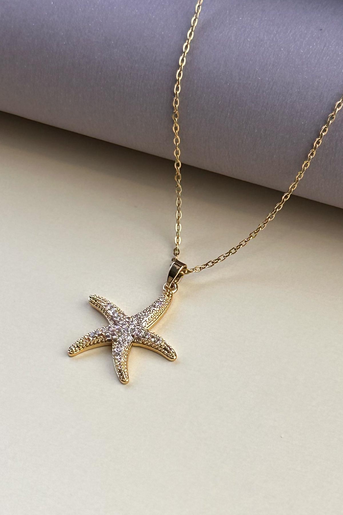 Gold Minimal Zincir Zirkon Kaplı Büyük Deniz Yıldızı Sallantlı Çelik Kolye 45 cm AKL4082