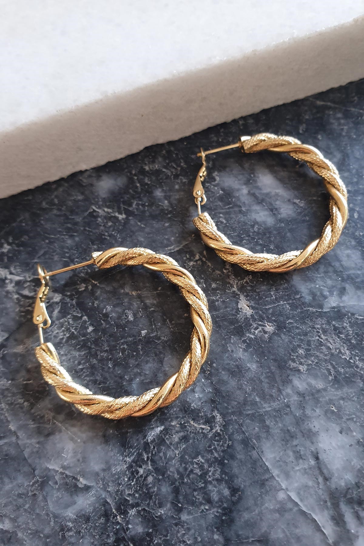 Lazer Kesim Gold Burgu Çelik Küpe AKE4461