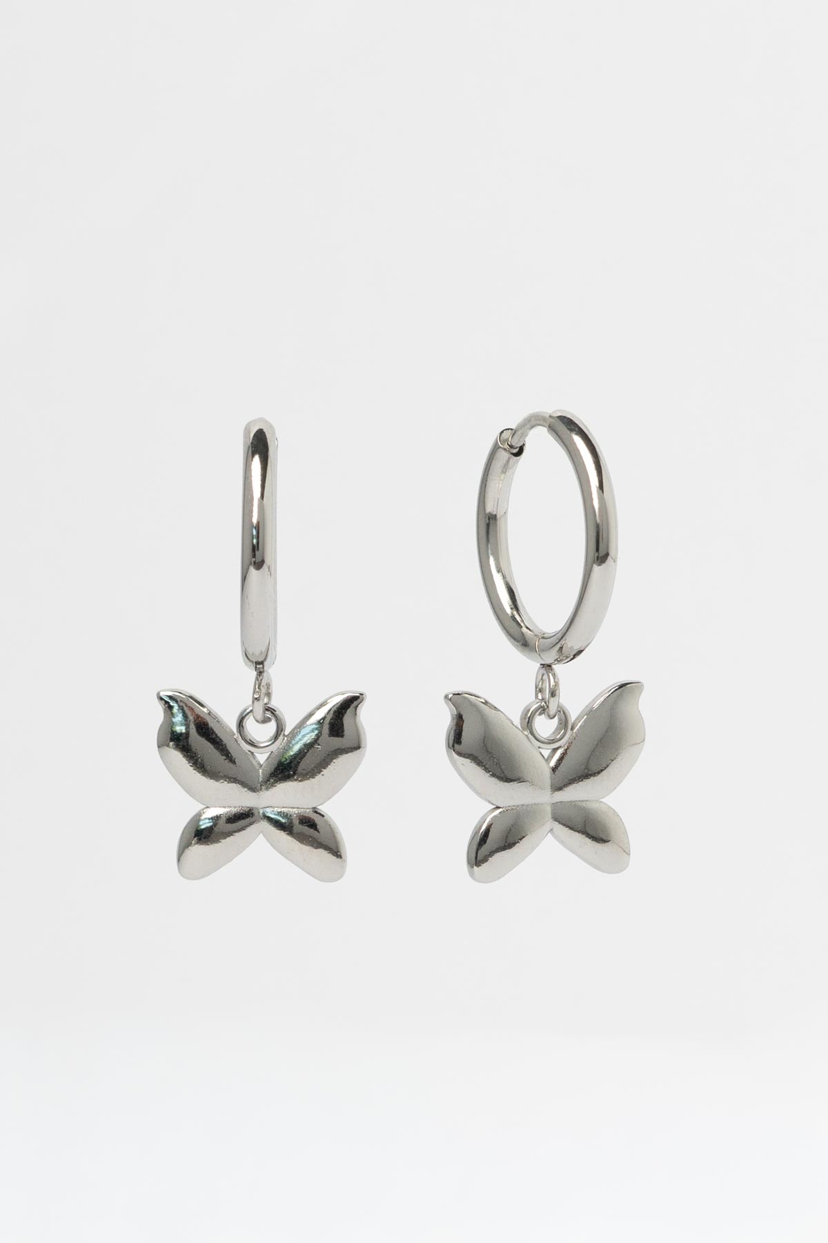 Silver Kelebek Sallantılı Halka Çelik Küpe AKE9241