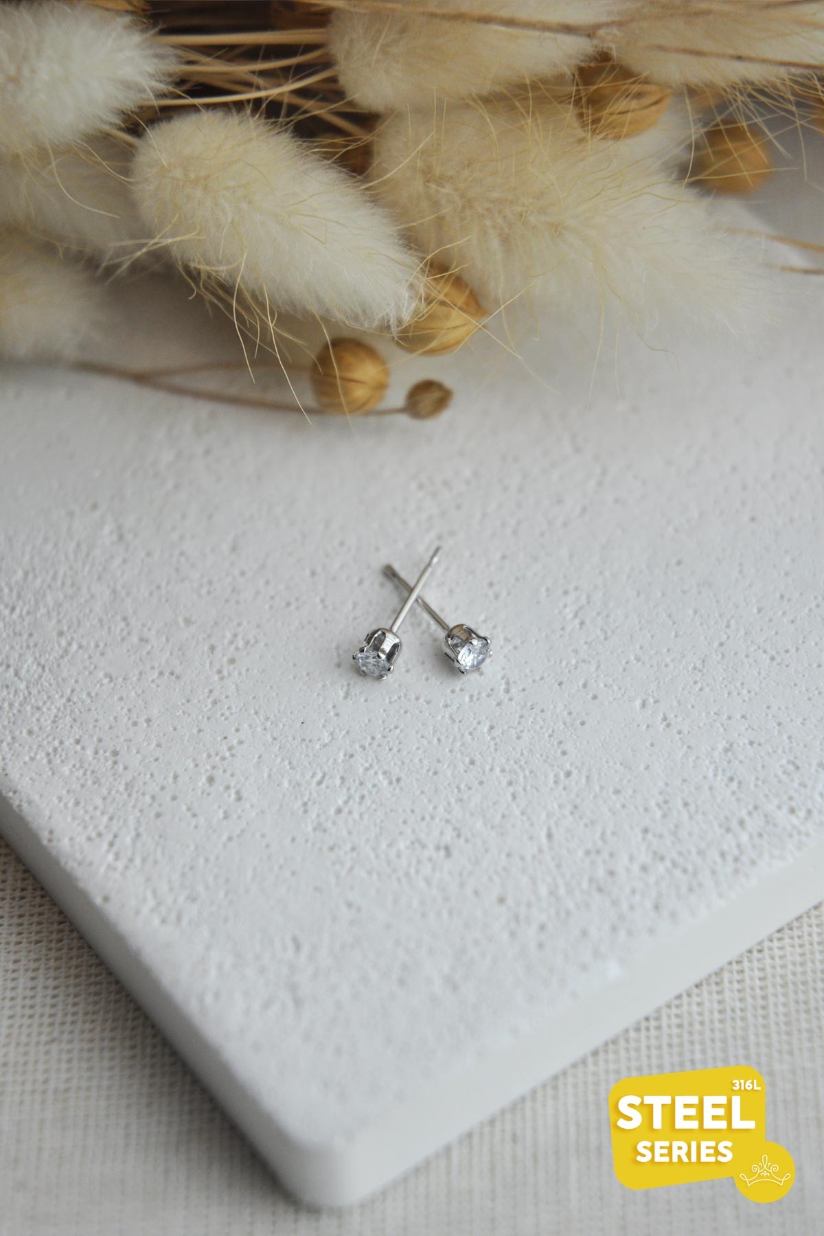 Küçük Boy Silver Tektaş Çelik Küpe AKE7479