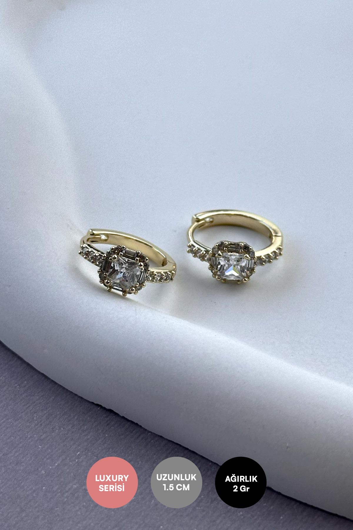 Gold Zirkon Çerçeveli Minimal Baget Taş Tasarım Luxury Küpe AKE8955