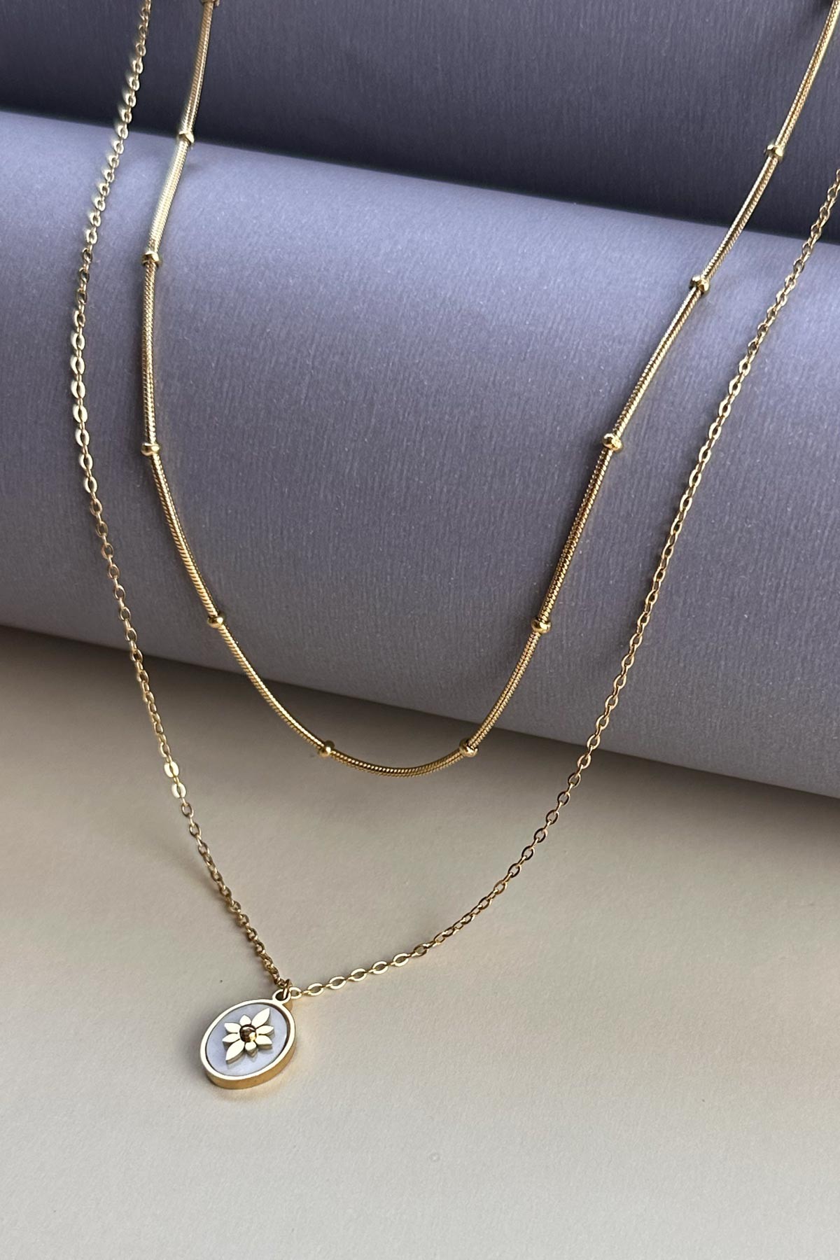 Gold Çift Zincir Minimal Sedef Oval Çerçeve İçinde Çiçek Sallantılı 45cm Çelik Kolye AKL4005