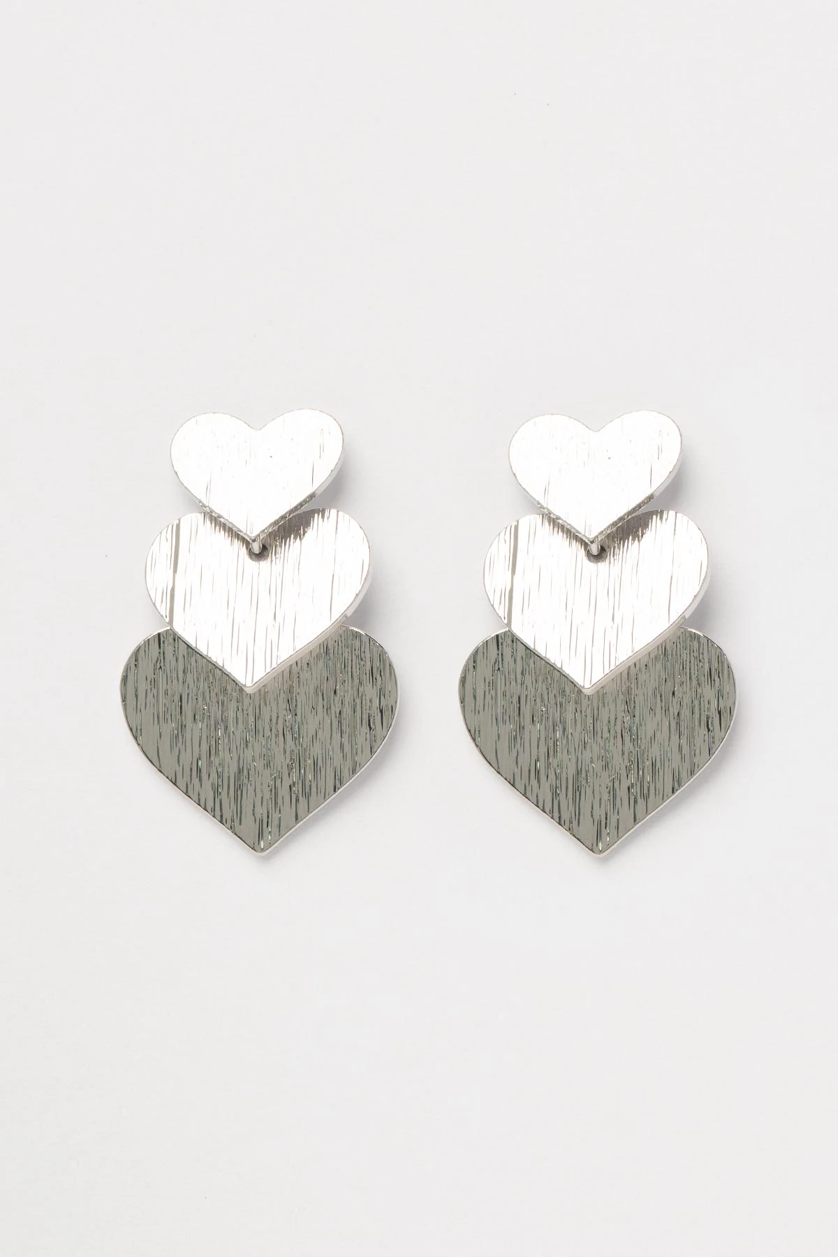 Silver Farklı Boy Sıralı Kalpler Tasarım Stefany Küpe AKE9655