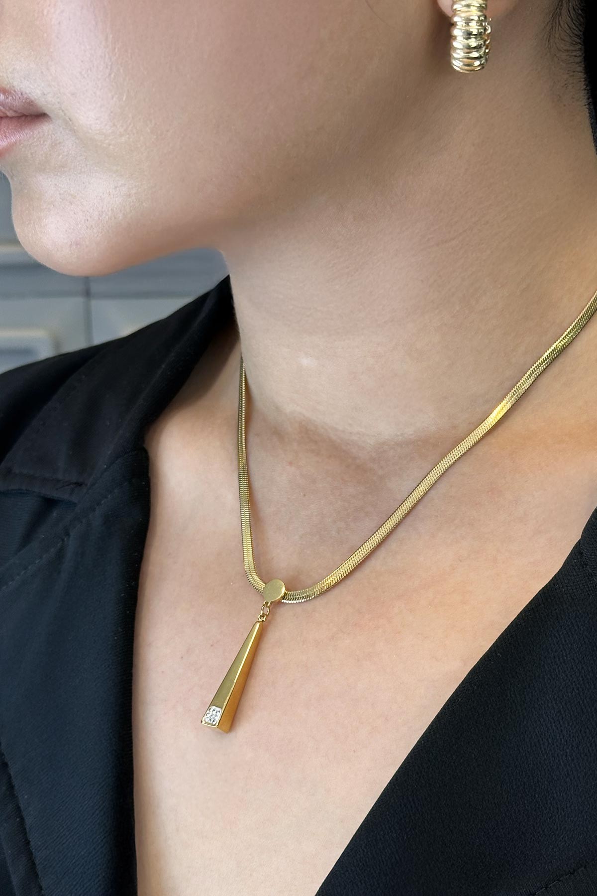 Gold Zirkon Detay Uzun Piramit Sallantılı İtalyan Zincir Çelik Kolye 45 Cm AKL3417