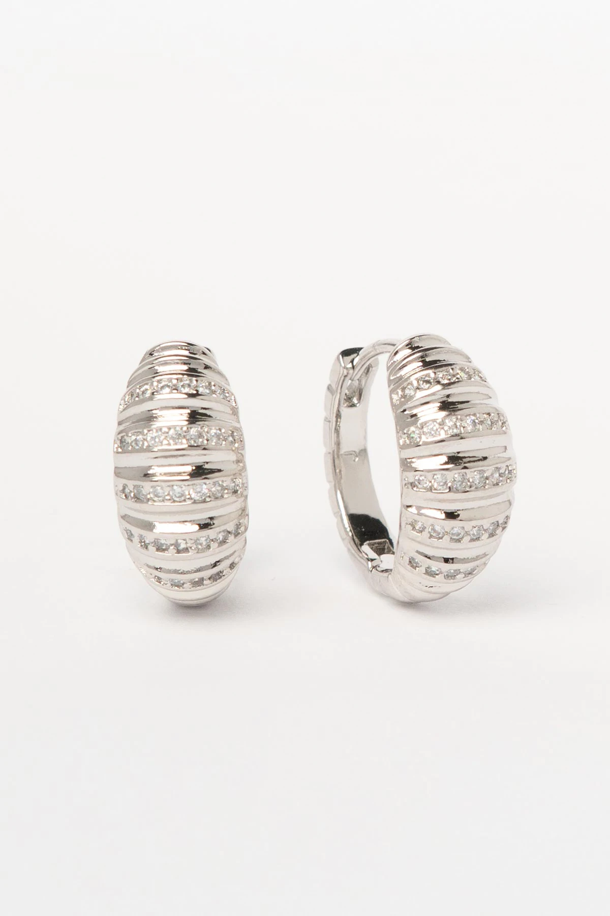 Silver Taş Detay Dokulu Halka Luxury Küpe AKE9391