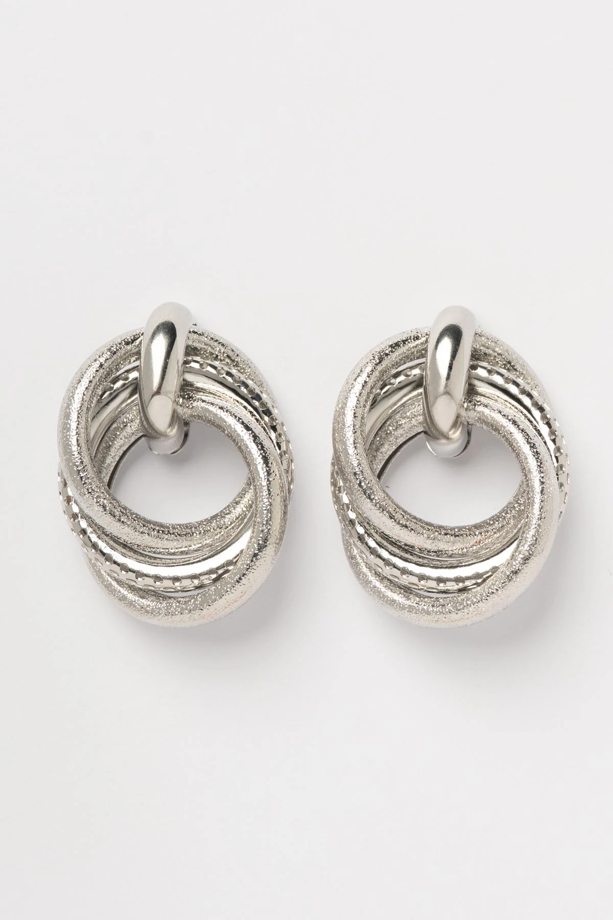 Silver Simli Ve Desenli İç İçe Halkalar Tasarım Stefany Küpe AKE9653