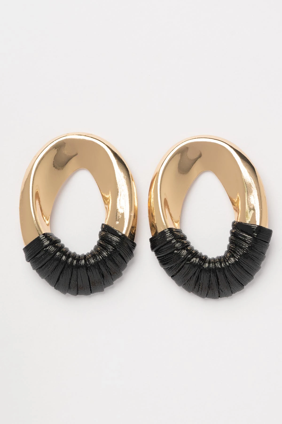 Gold Deri Kaplı Yuvarlak Büyük Stefany Küpe AKE9571