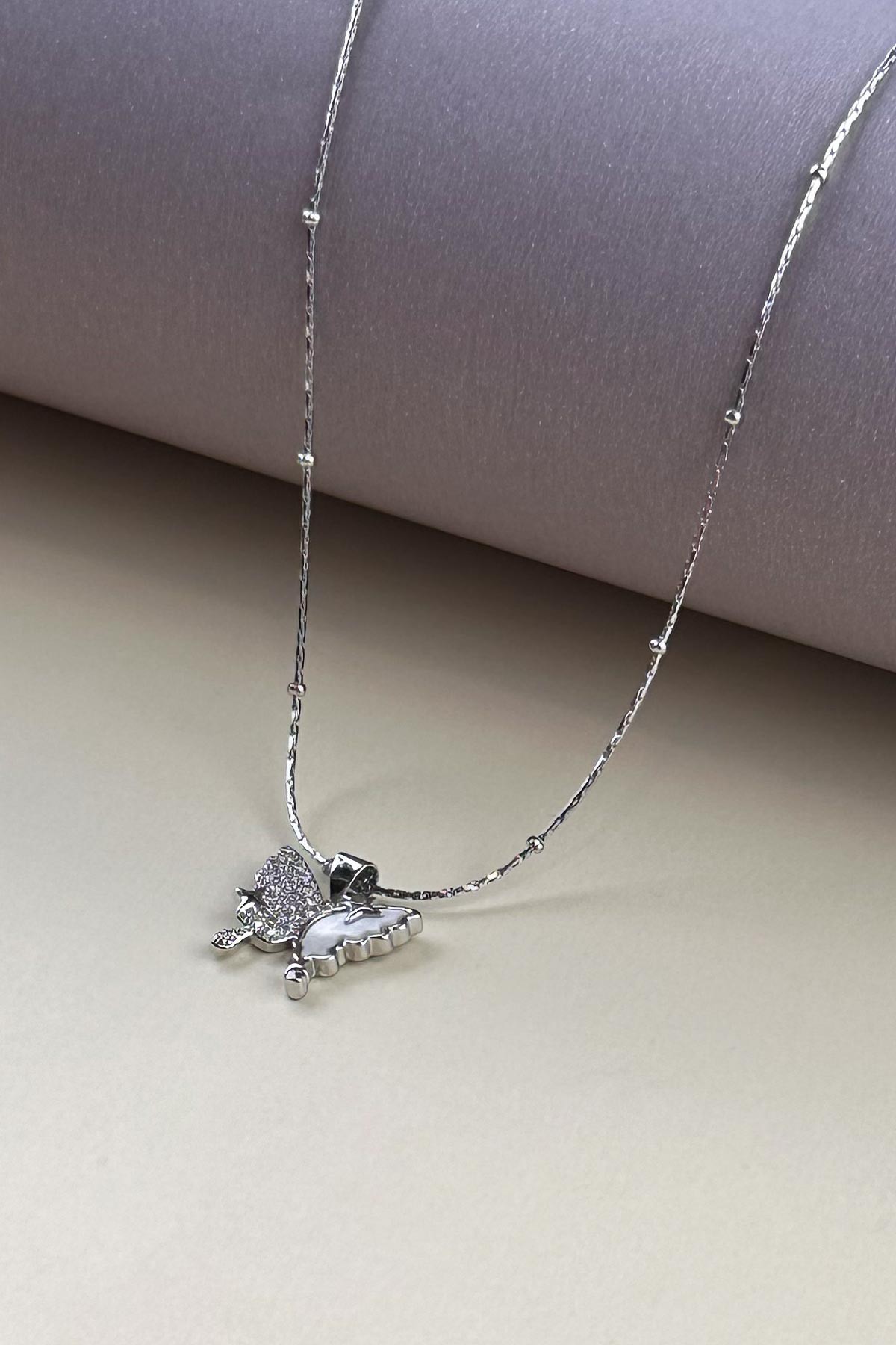 Silver Minimal Topçuk Zincir Zirkon Ve Sedef Detay Kelebek Sallantılı Çelik Kolye 45 cm AKL4024