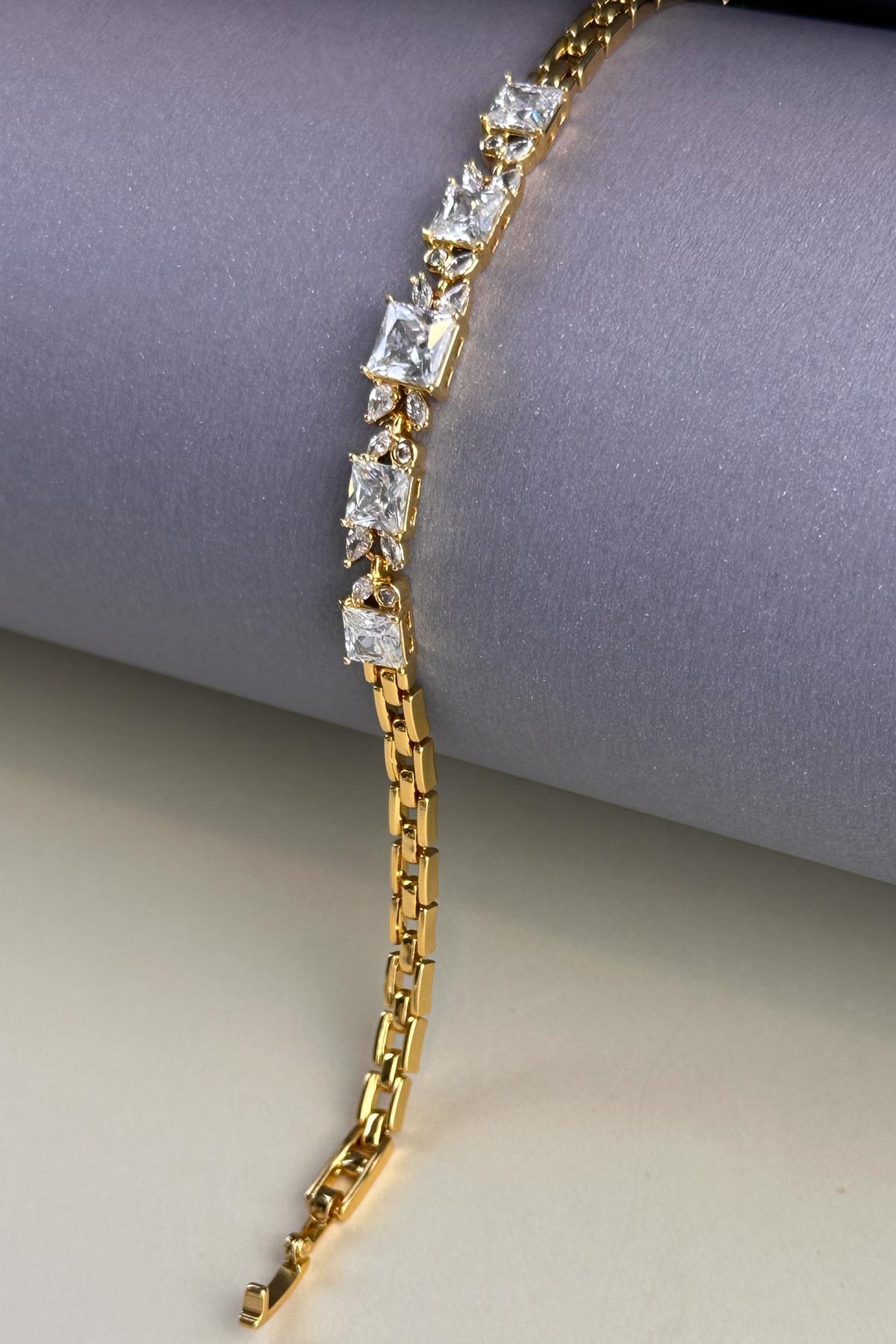 Gold Minimal Damla Taş Detay Beş Sıra Baget Taş Luxury Bileklik ABL7193