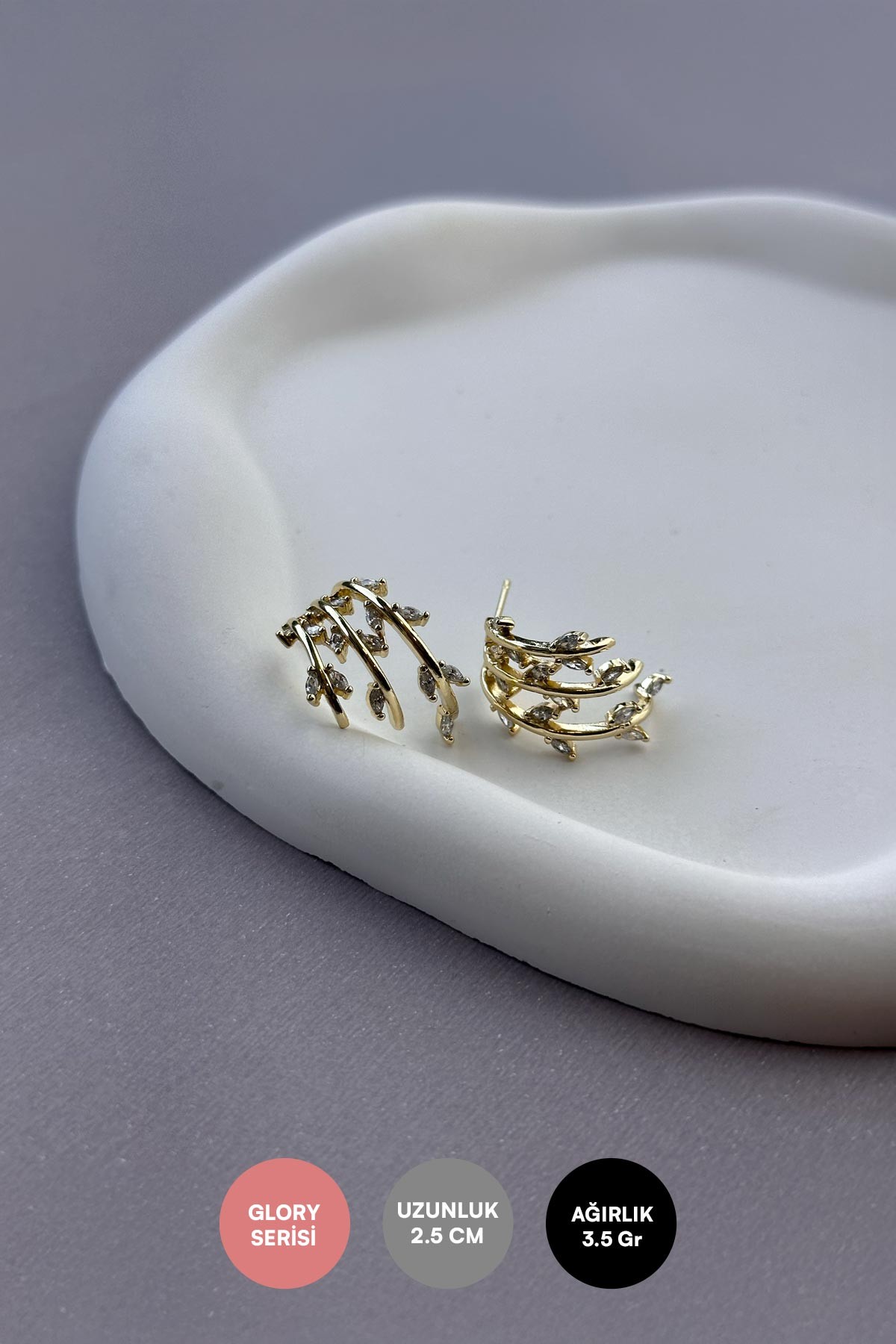 Gold Baget Taş Detay Üçlü Dal Tasarım Glory Küpe AKE9197