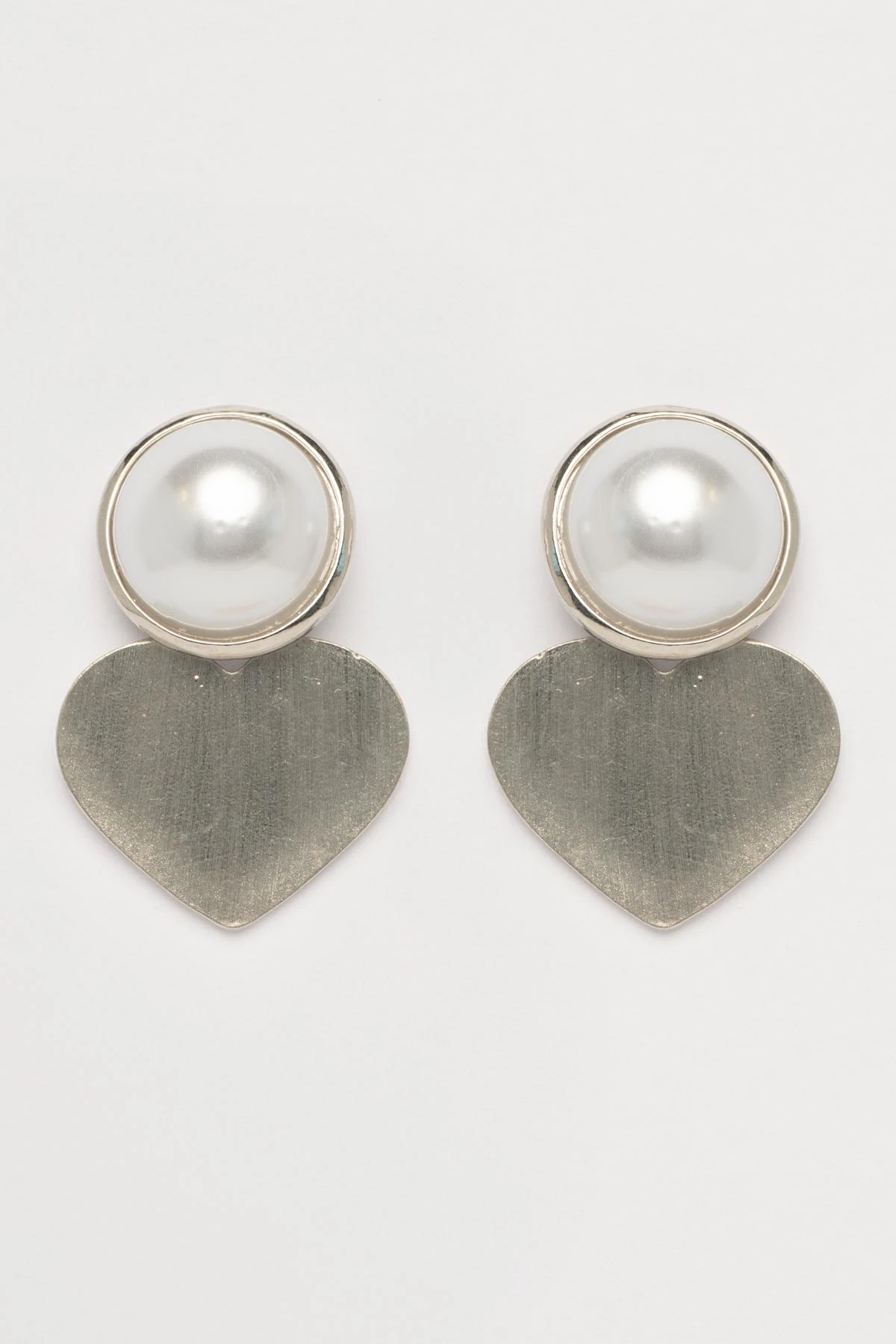 Silver Büyük İnci Ucunda Sade Kalp Sallantılı Stefany Küpe AKE9781