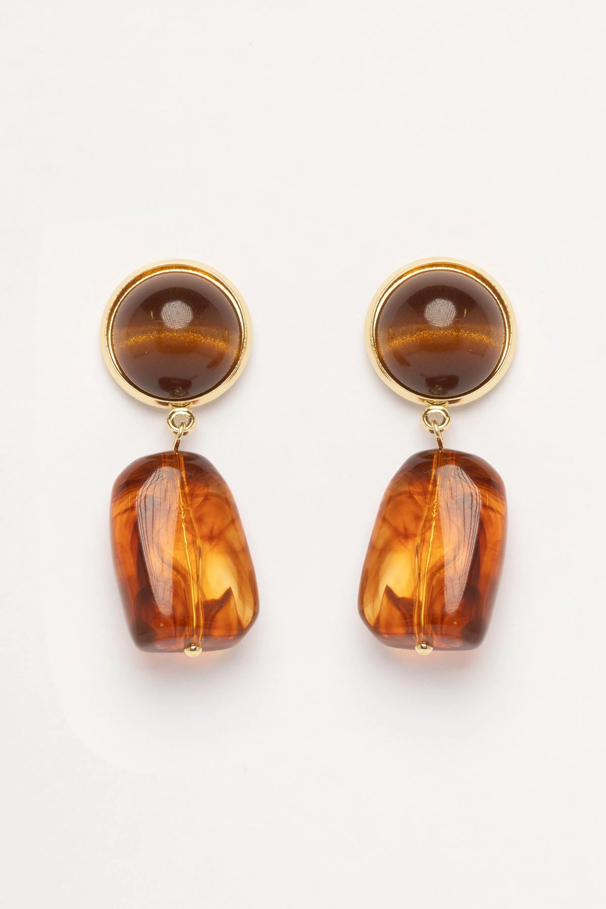 Gold Kenarlı Kahverengi Taş Sallantılı Stefany Küpe AKE9792