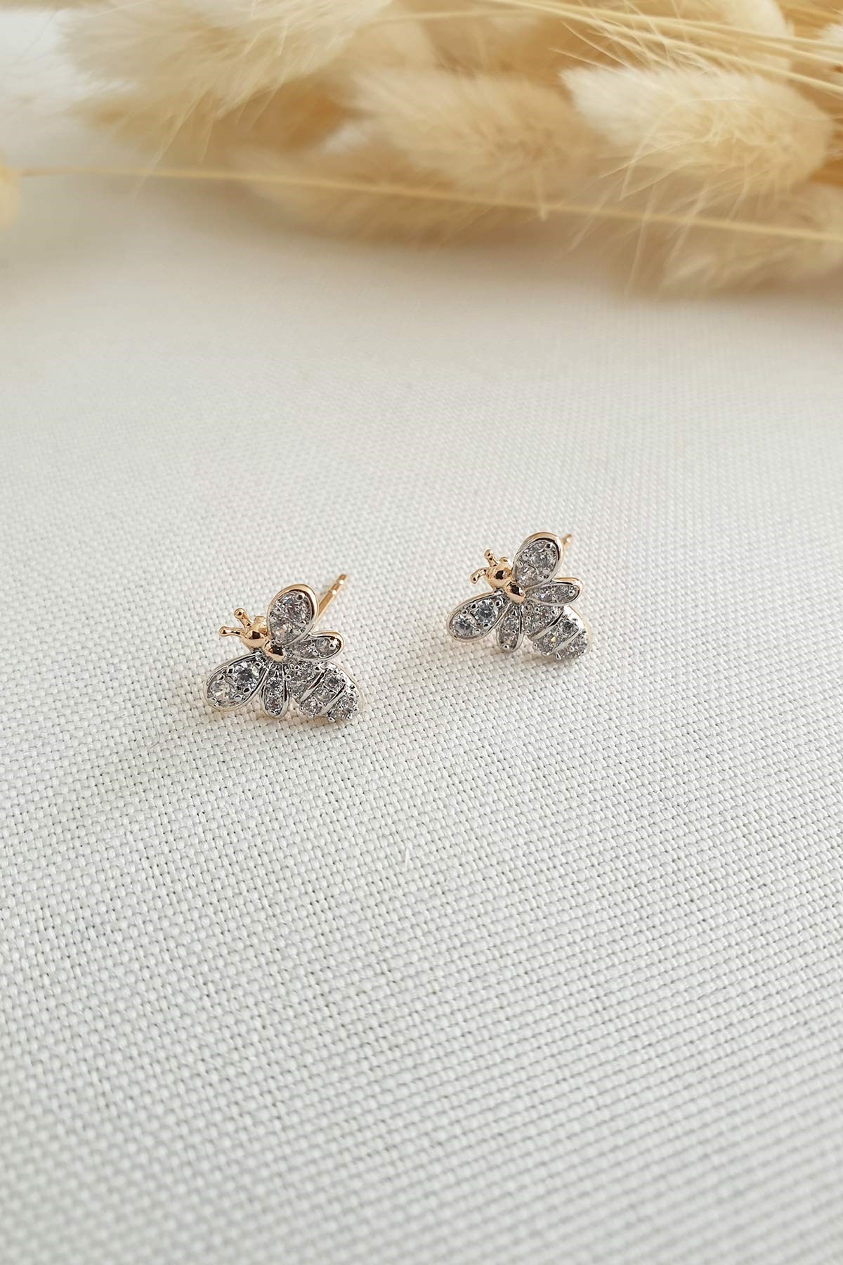 Zircon Bee Luxury Küpe Ake3523