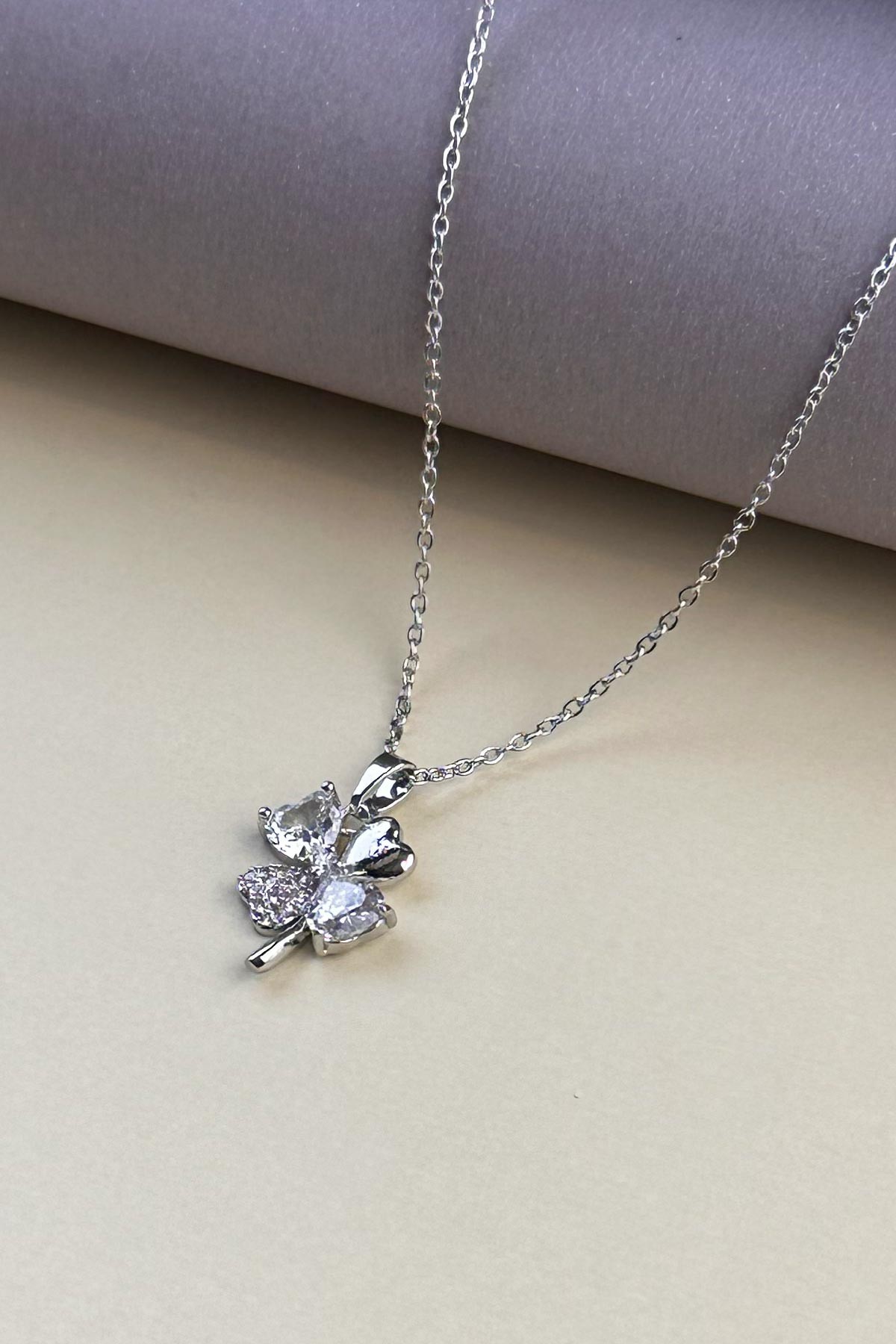 Silver Minimal Zincir Zirkon Ve Kalp Tektaş Tasarım Yonca Çelik Kolye 45 cm AKL4067