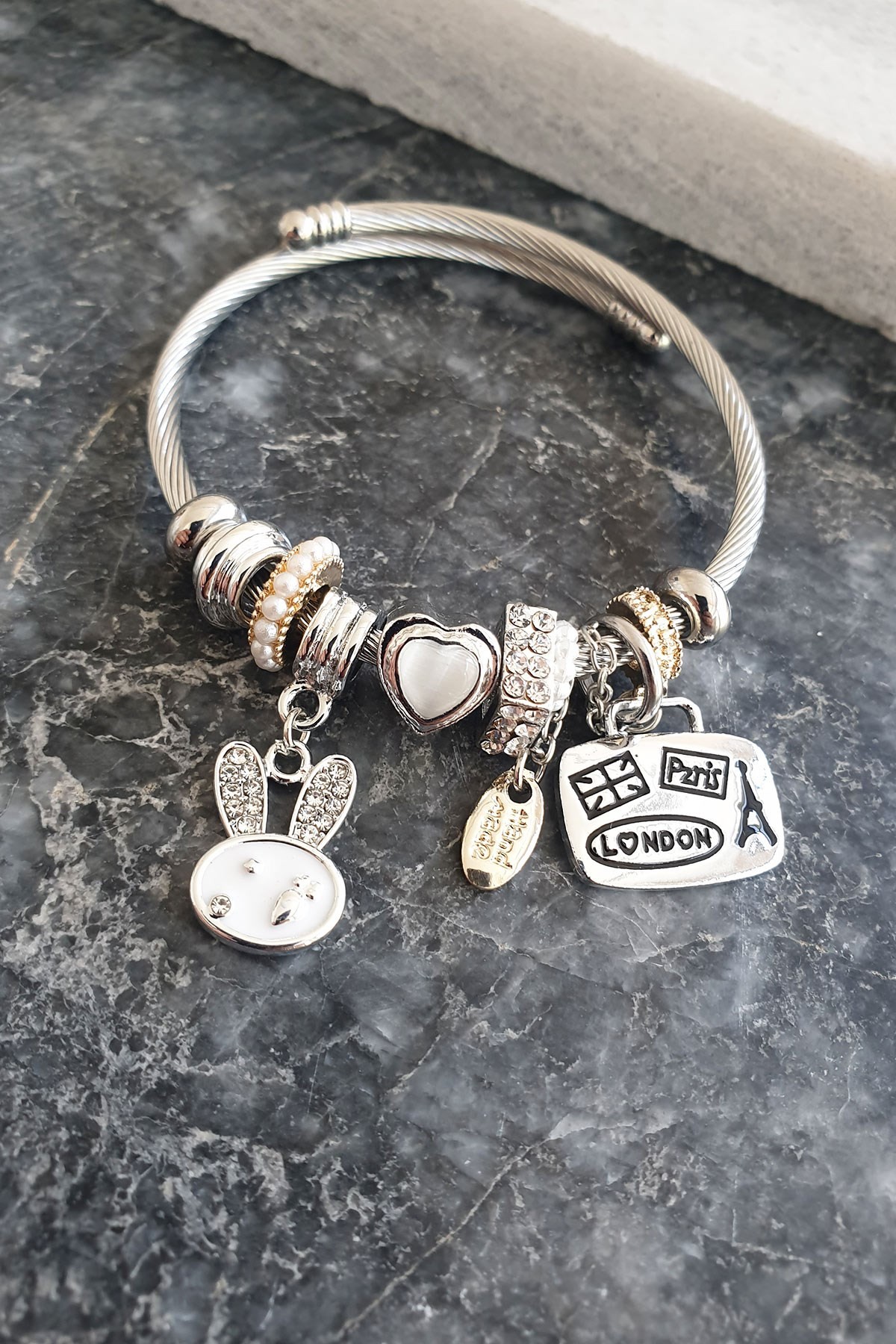 Gezgin Beyaz Tavşan Charm Modeli Bileklik Abl0831