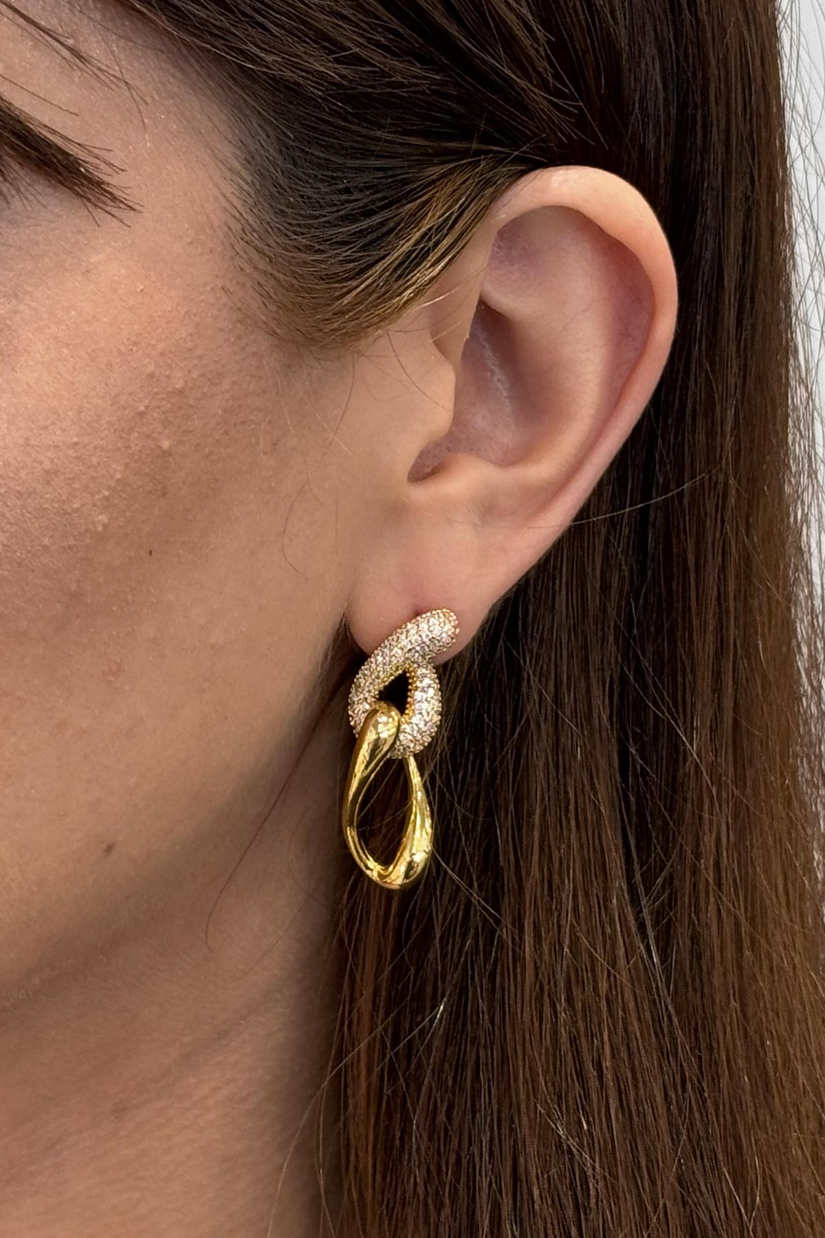 Gold Zirkon Detay İnfinity Sallantılı Glory Küpe AKE8125