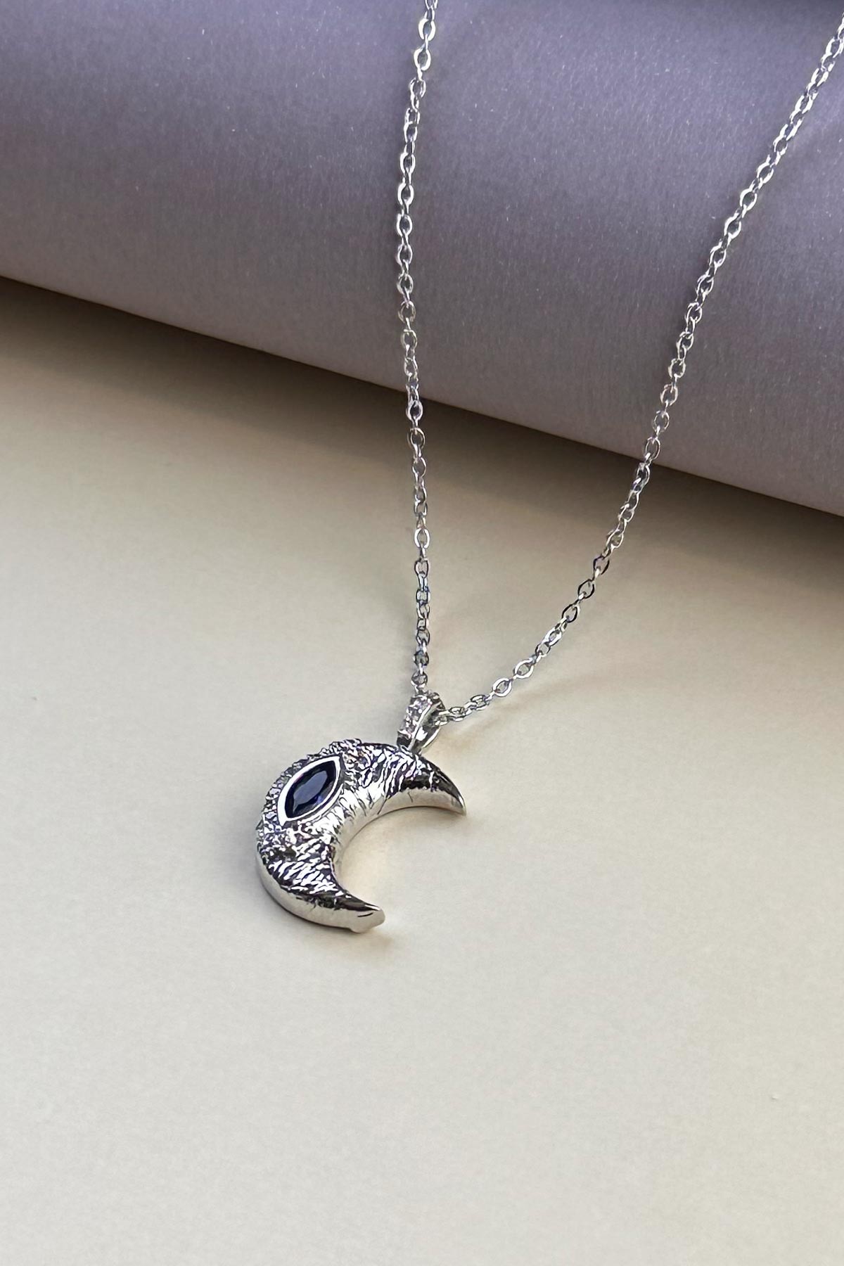 Silver Minimal Zincir Siyah Taş Detay Ay Figürü Sallantılı Çelik Kolye 45 cm AKL4087