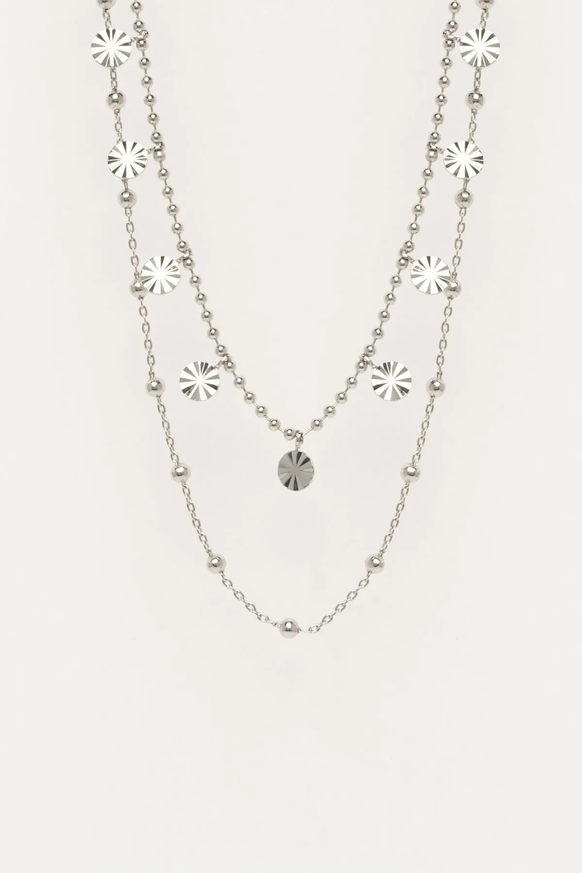 Silver Çift Zincir Lazer Kesim Yuvarlak Plakalar Ve Topçuk Sıralı Luxury Kolye AKL4402