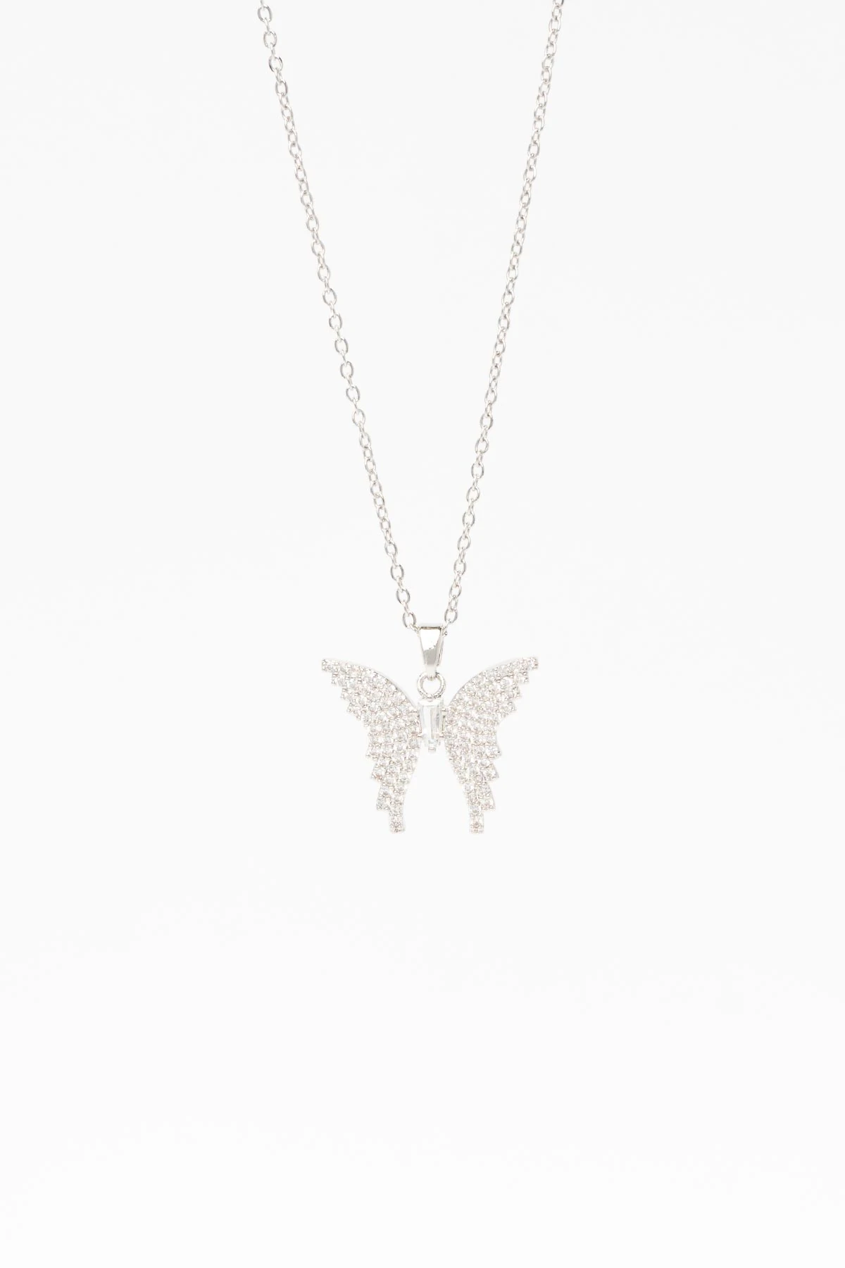 Silver Kanatları Zirkon Kaplı Tektaş Detay Kelebek Sallantılı 45cm Çelik Kolye AKL4319