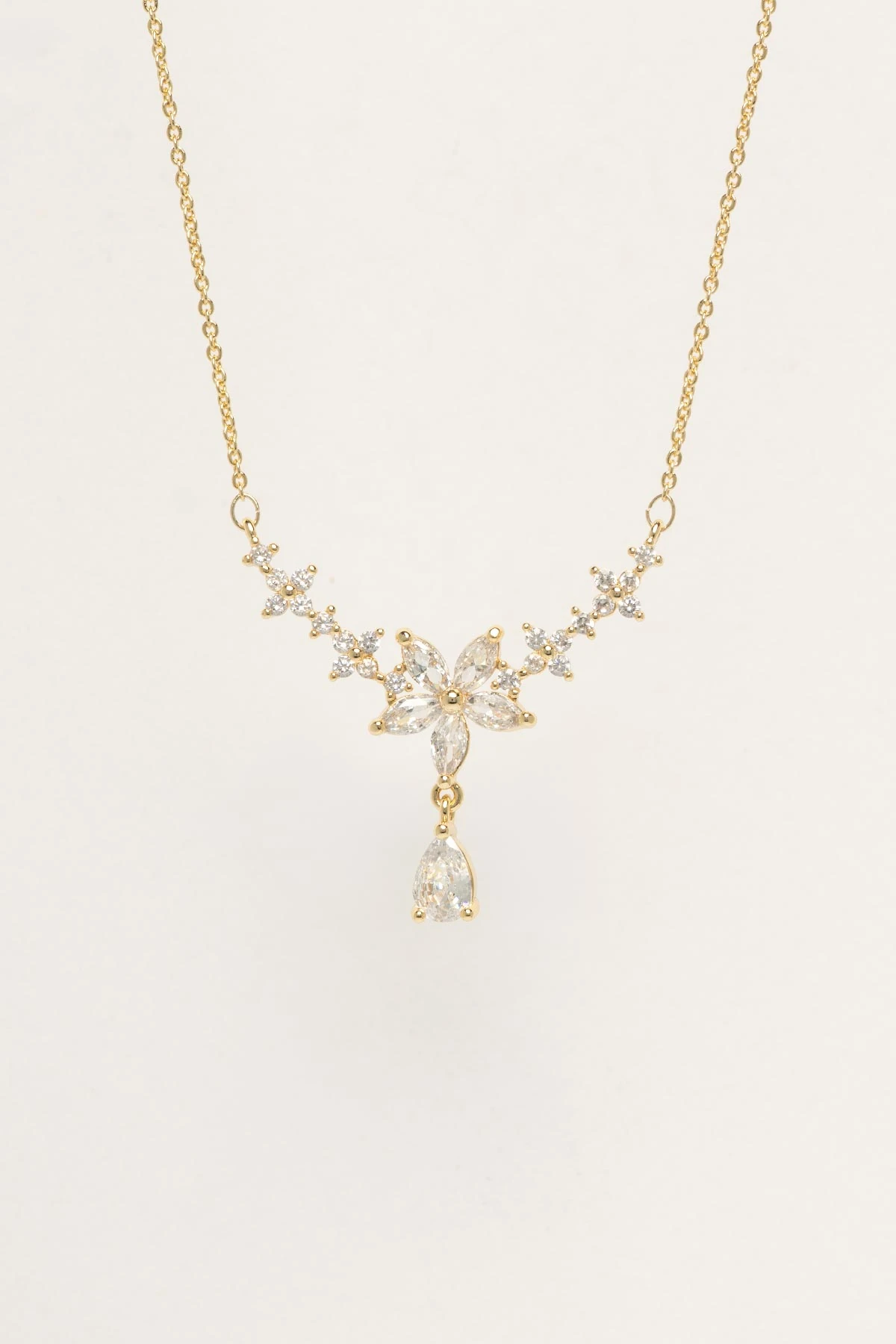 Gold Kristal Çiçek Ucunda Damla Taş Sallantılı Luxury Kolye AKL4417