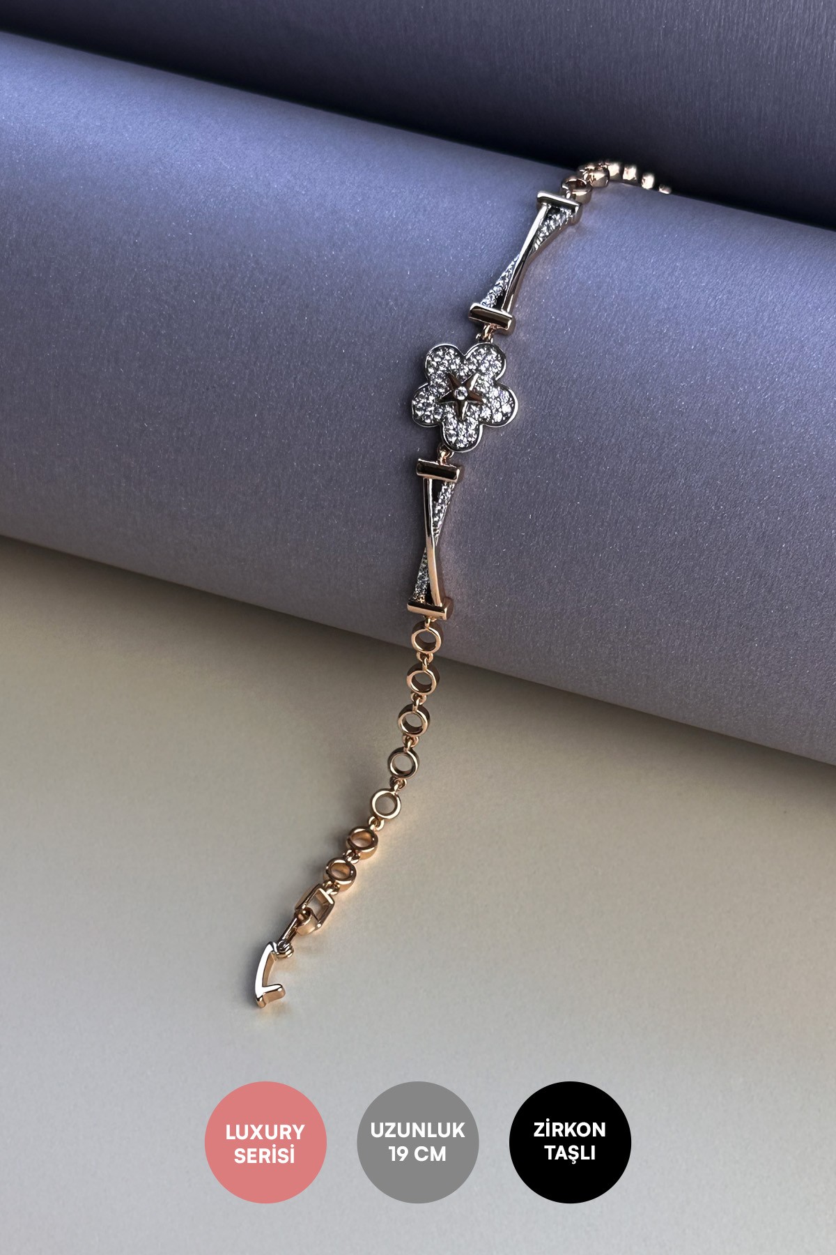 Zirkon Papatya İçerisinde Gold Yıldız Tasarım Luxury Bileklik ABL7189