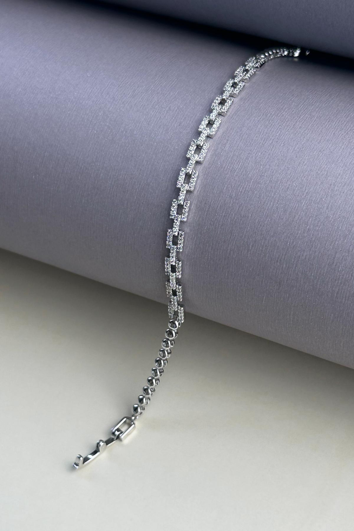 Silver Zirkon Detay Kare Geçme Zincir Tasarım Bileklik ABL7305