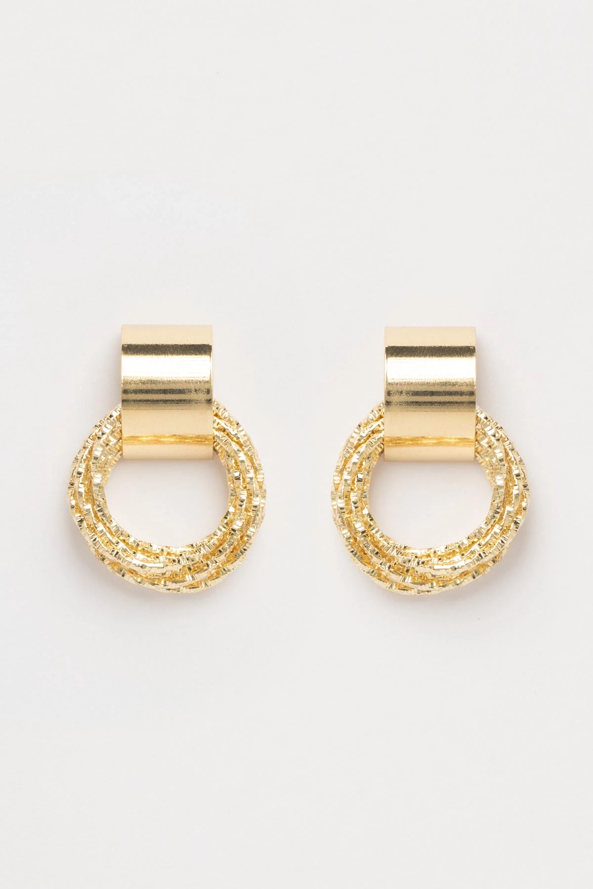 Gold Halka Şeklinde Sarılı Burgu Zincir Tasarım Stefany Küpe AKE9576