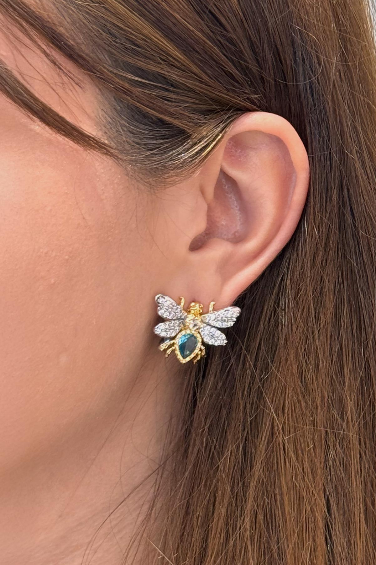 Gold Zirkon Kanatlı Tektaş Ve Mavi Kristal Taş Detay Beetle Tasarım Glory Küpe AKE8939