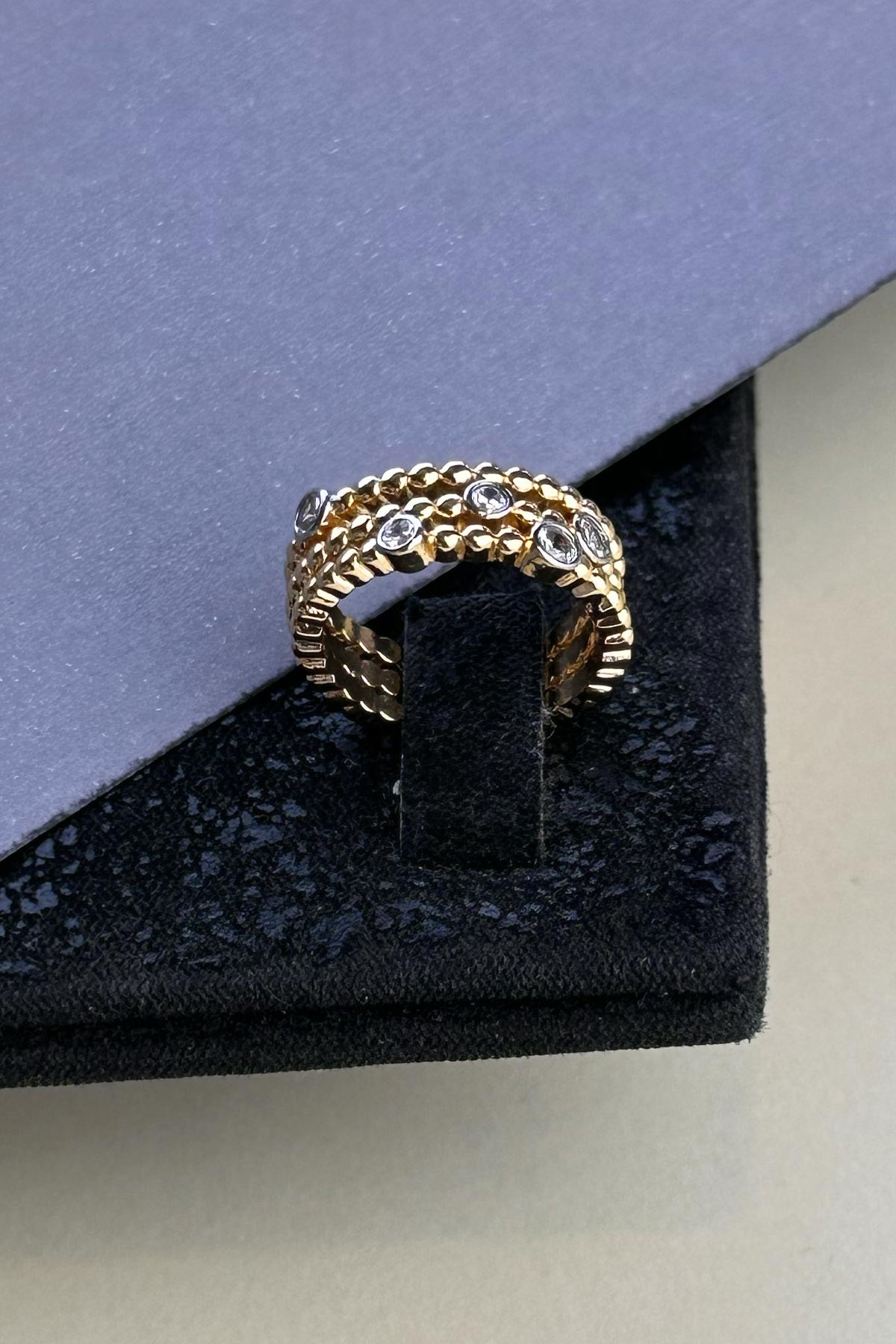 Minimal Tektaş Detay Gold Üç Sıra Topçuk Tasarım Glory Yüzük AYZ8393