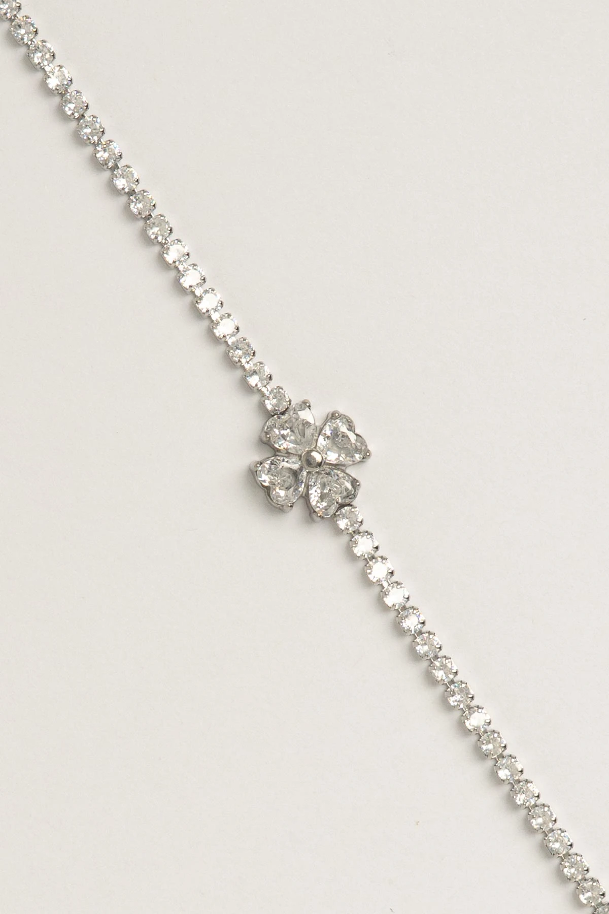 Silver Minimal Suyolu Tasarım Tektaş Yonca Detay Çelik Bileklik ABL7559