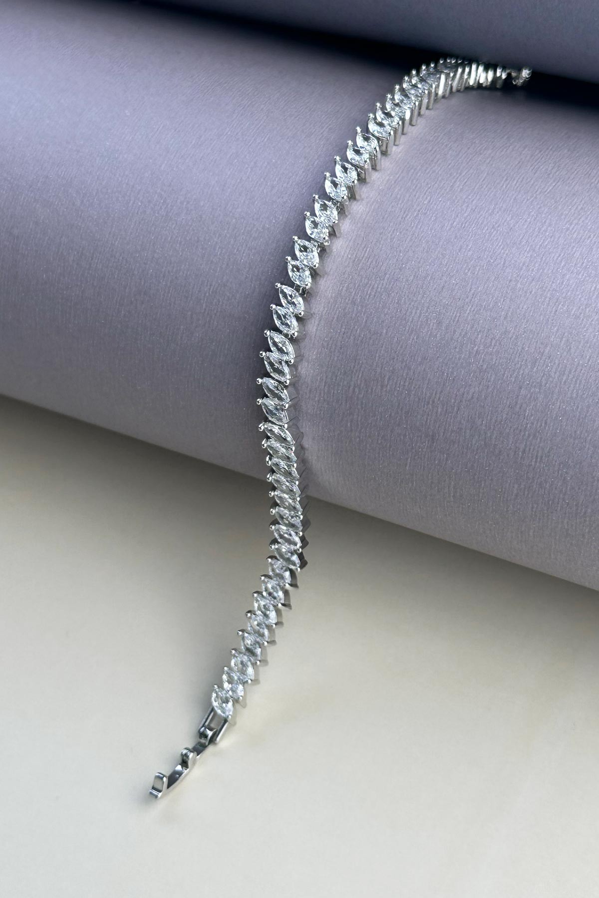 Silver Kristal Zümrüt Dalı Sıralı Bileklik ABL7302