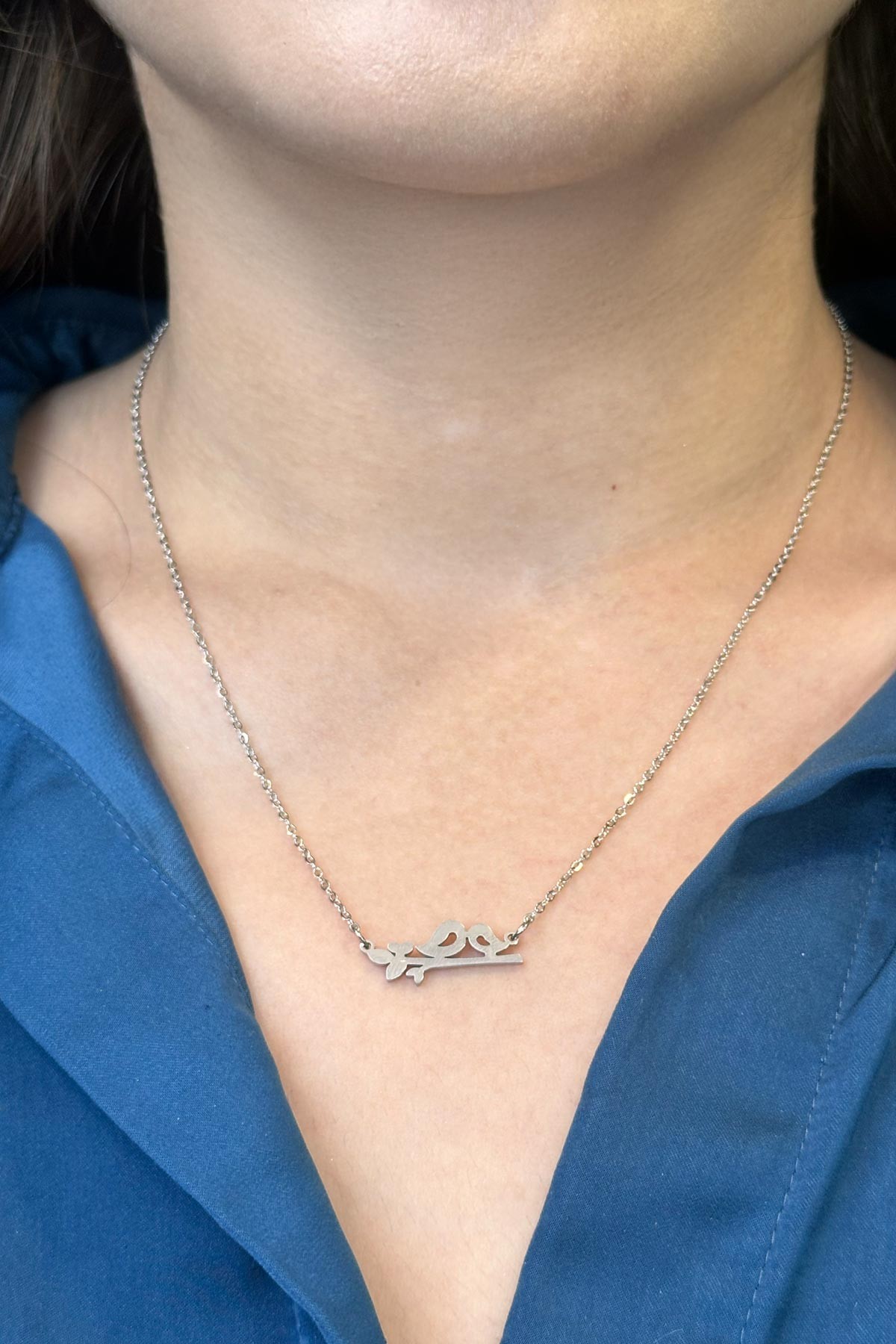 Silver Minimal Zincir Dal Üstünde Öpüşen Kuşlar Sallantılı Çelik Kolye 45 cm AKL3767