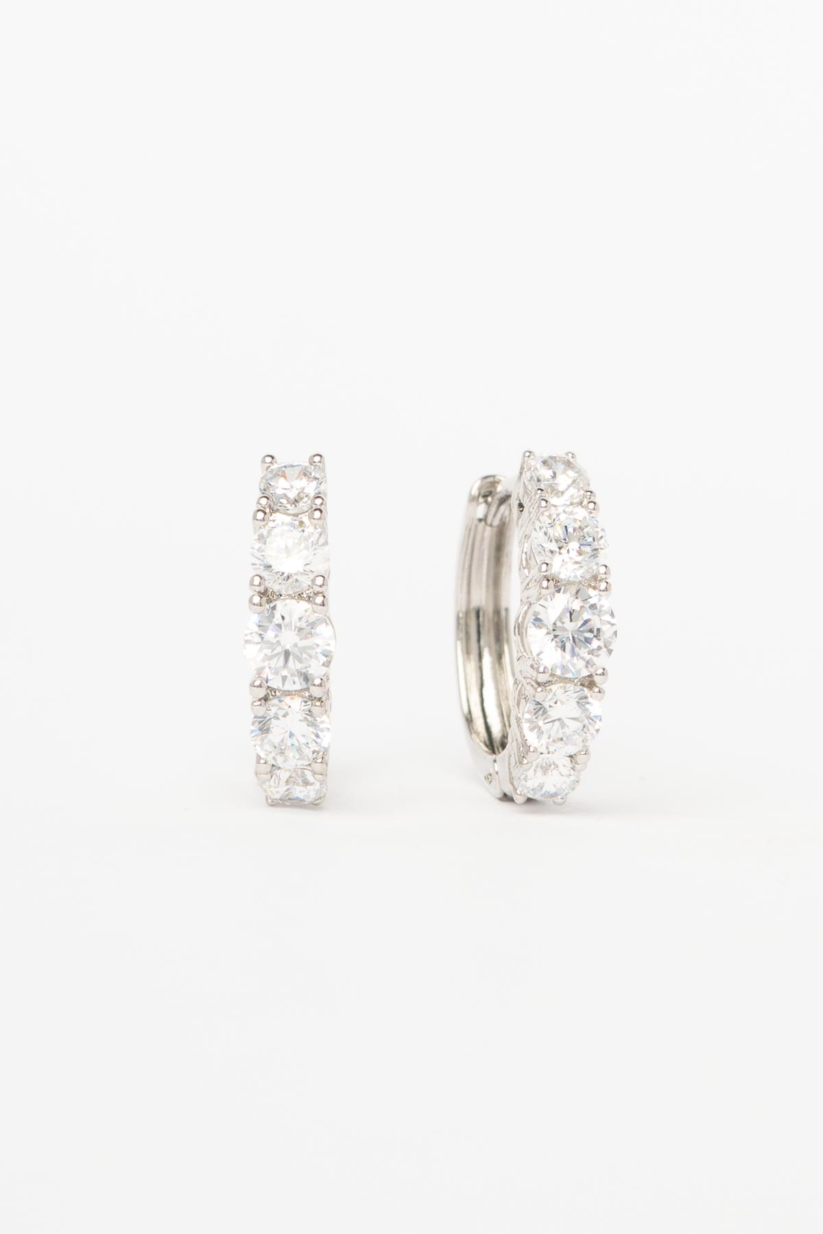 Silver Farklı Boyda Beş Kristal Taş Dizili Halka Luxury Küpe AKE9550