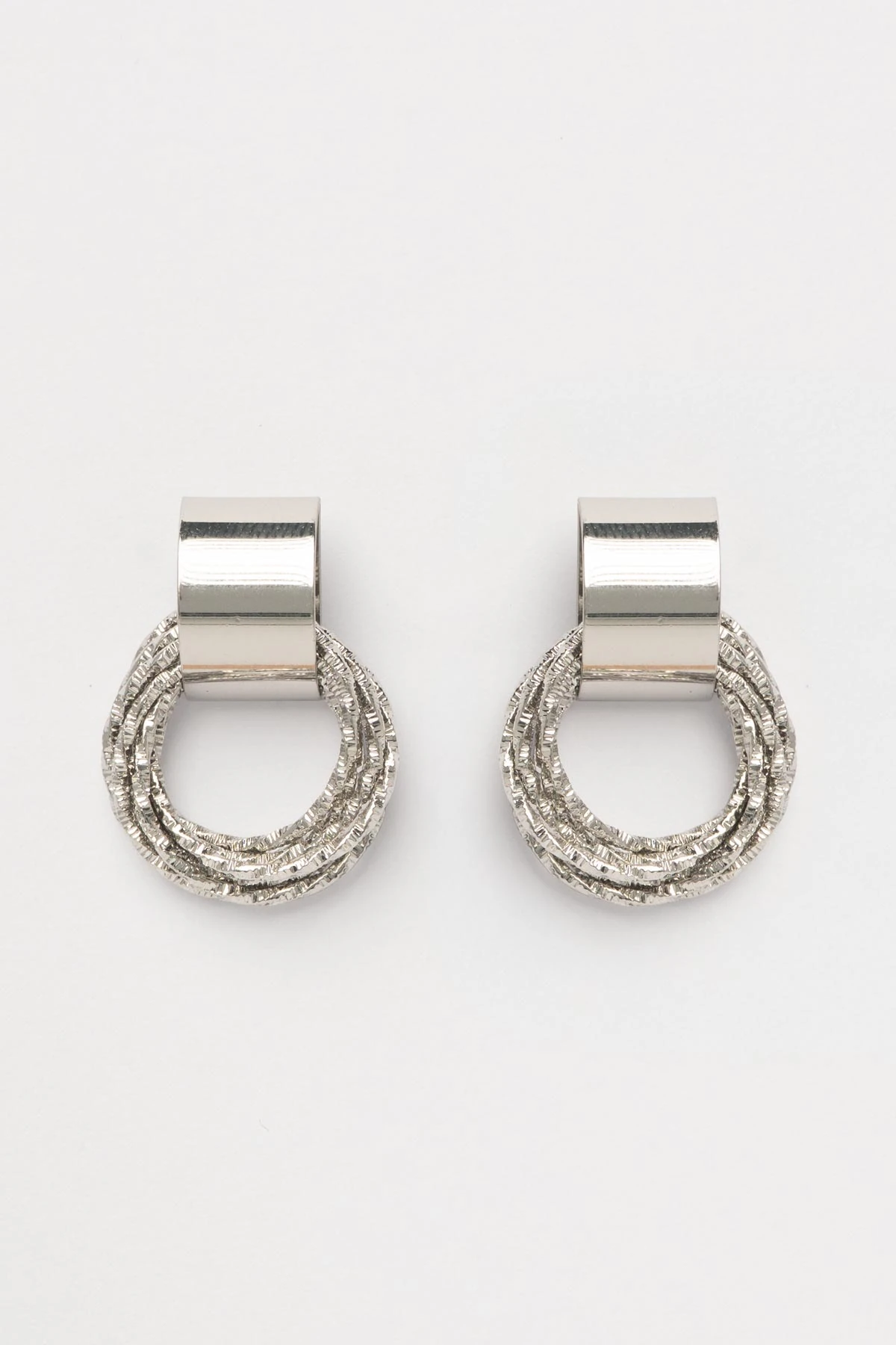 Silver Halka Şeklinde Sarılı Burgu Zincir Tasarım Stefany Küpe AKE9577