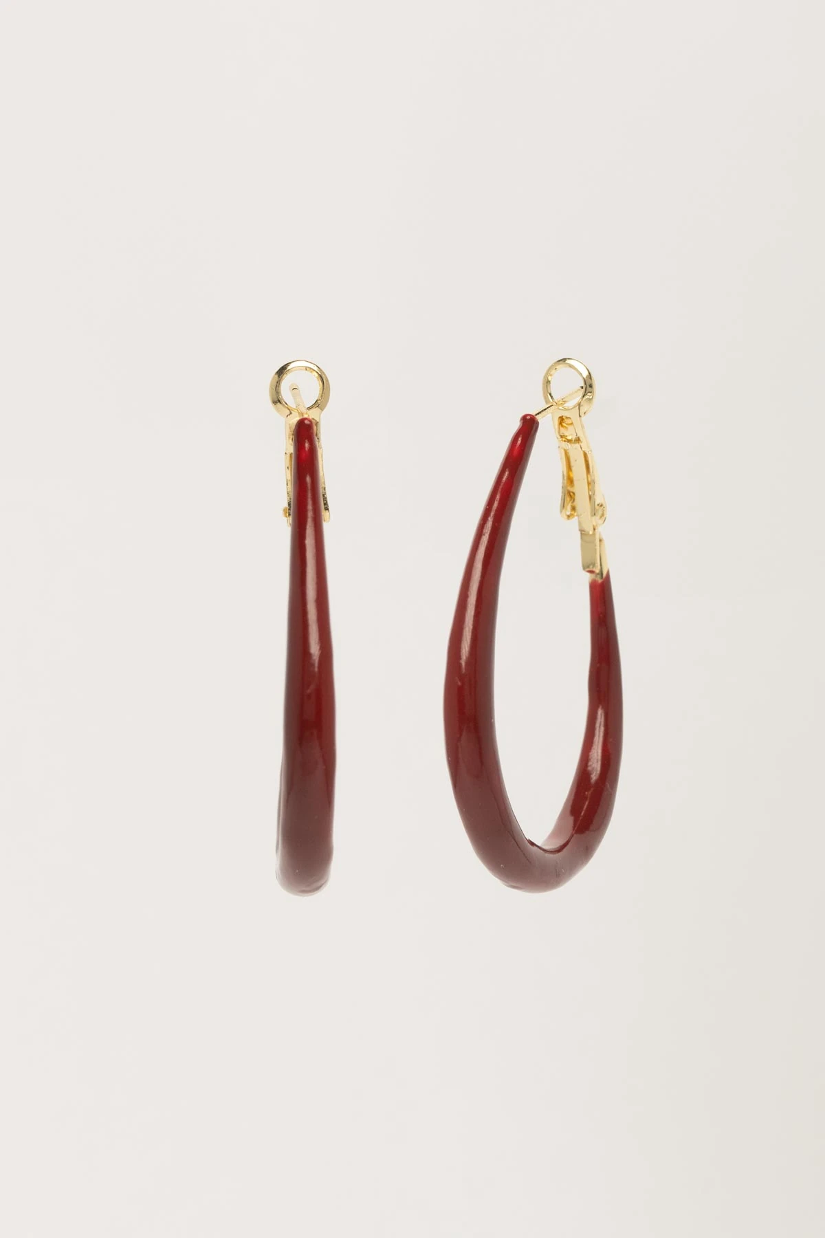 Siyah Deri Görünümlü Bombeli Büyük Halka Stefany Küpe AKE9640