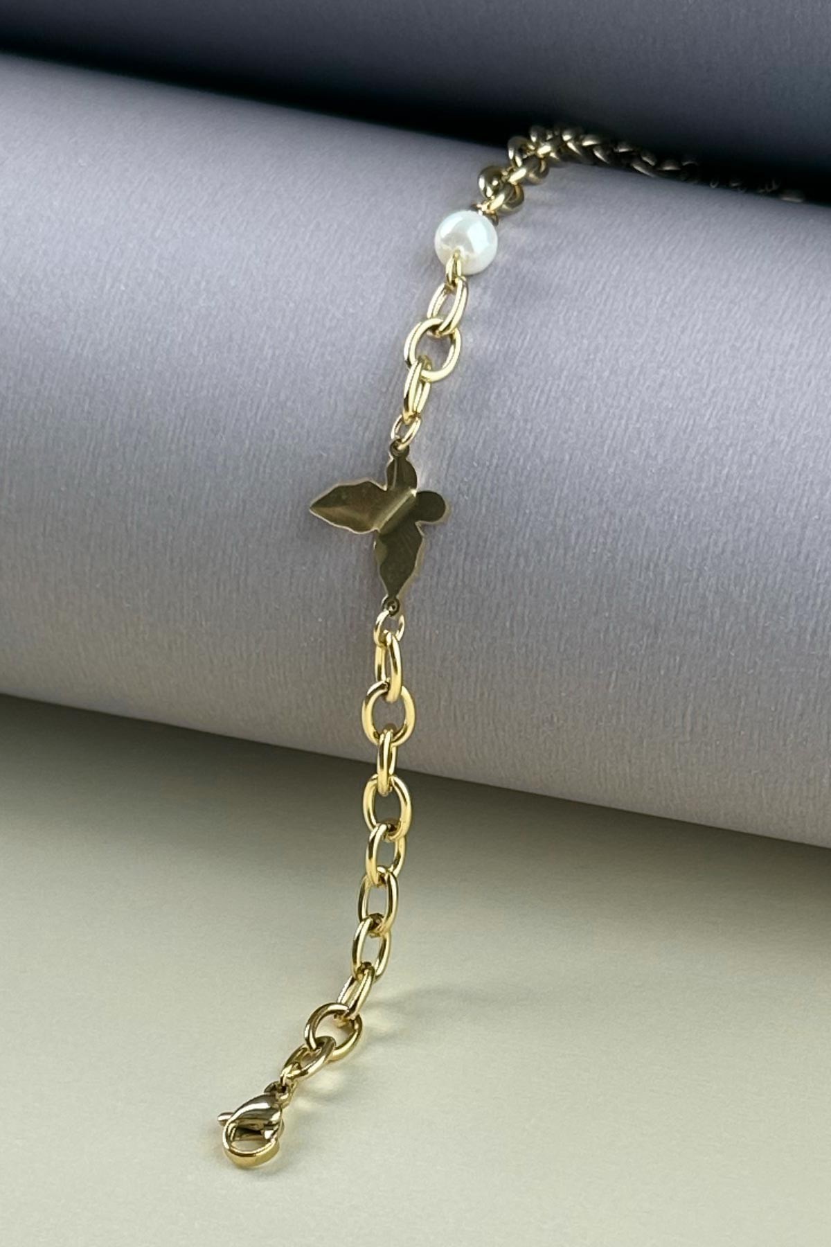 Gold Oval Halka Zincir İnci Ve Kelebek Detay Çelik Bileklik ABL7323