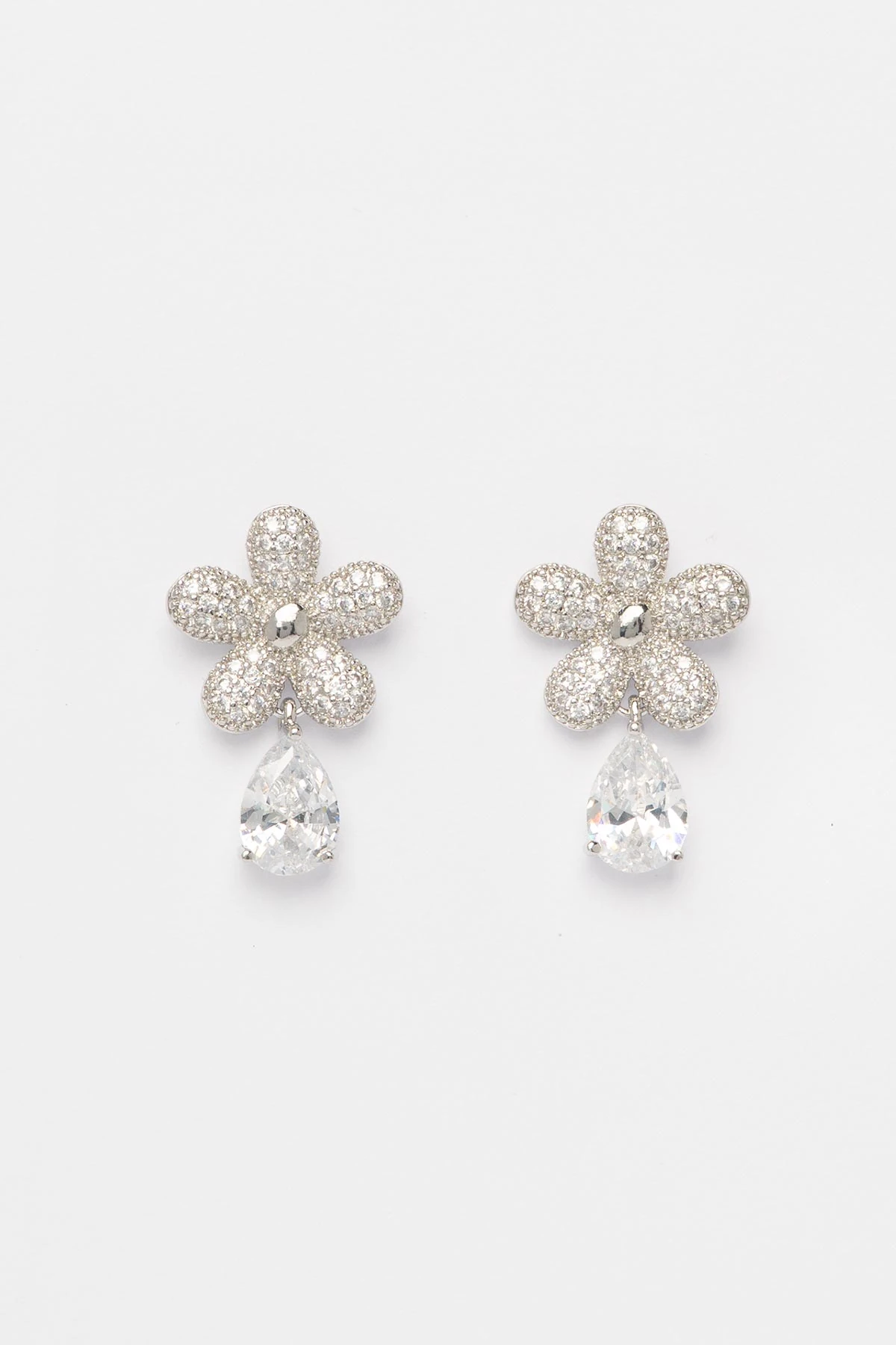 Silver Zirkon Kaplı Ve Büyük Damla Taş Sallantılı Çiçek Tasarım Glory Küpe AKE9494