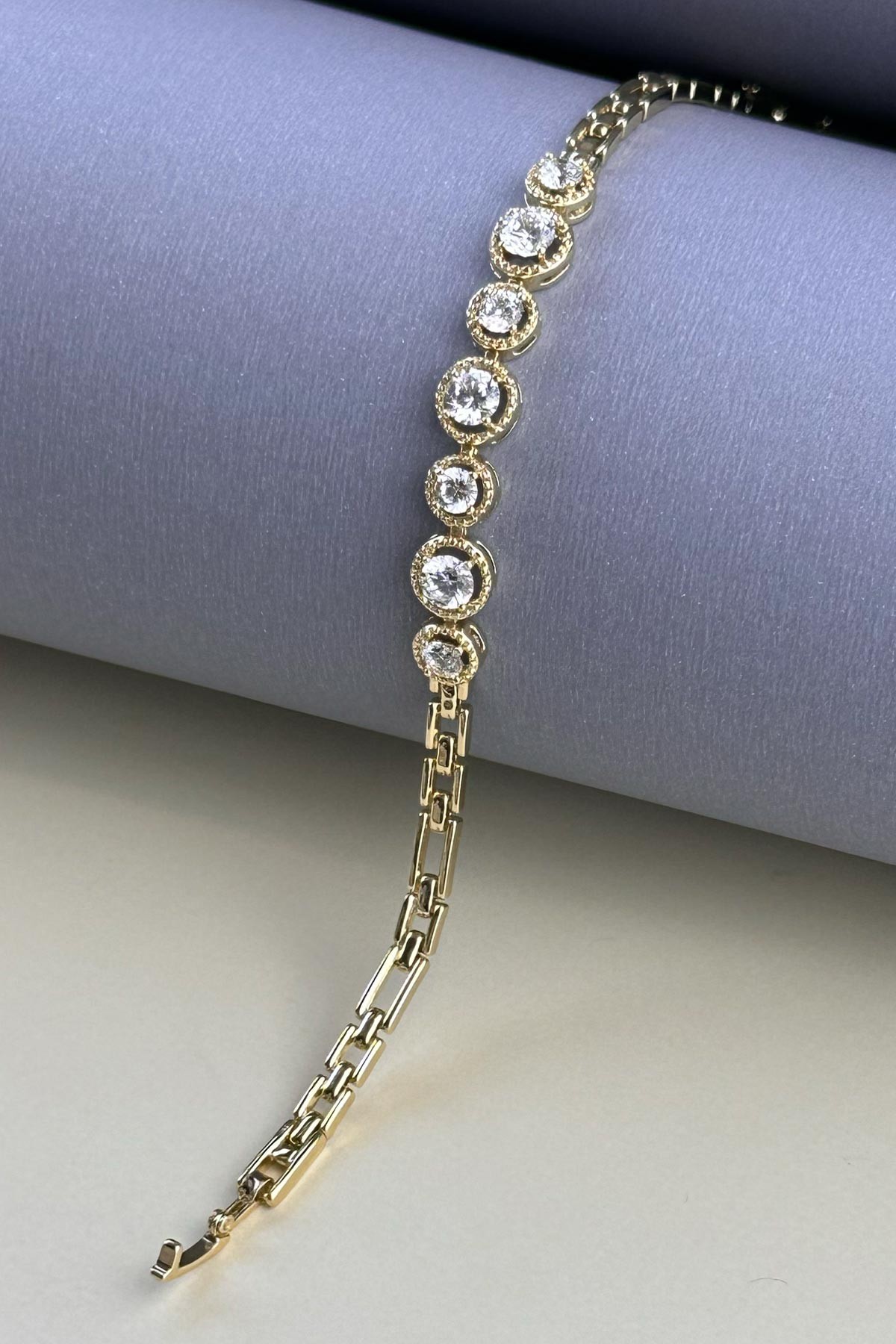 Gold İçi Boş Elips Tasarım Luxury Bileklik ABL7246