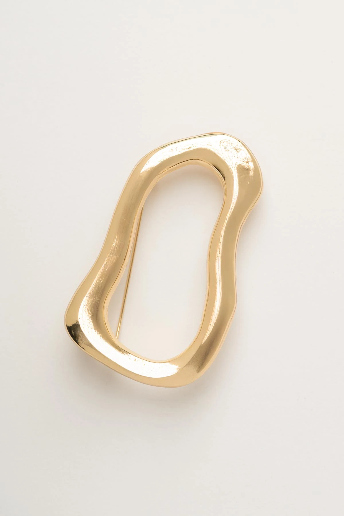 Gold Dalgalı Asimetrik Oval Yaka Broşu ABR9177