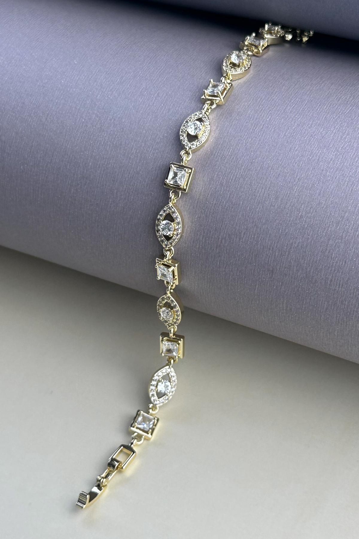 Gold Zirkon Detay Ve Kristal Taş Tasarım Sıralı Bileklik ABL7311