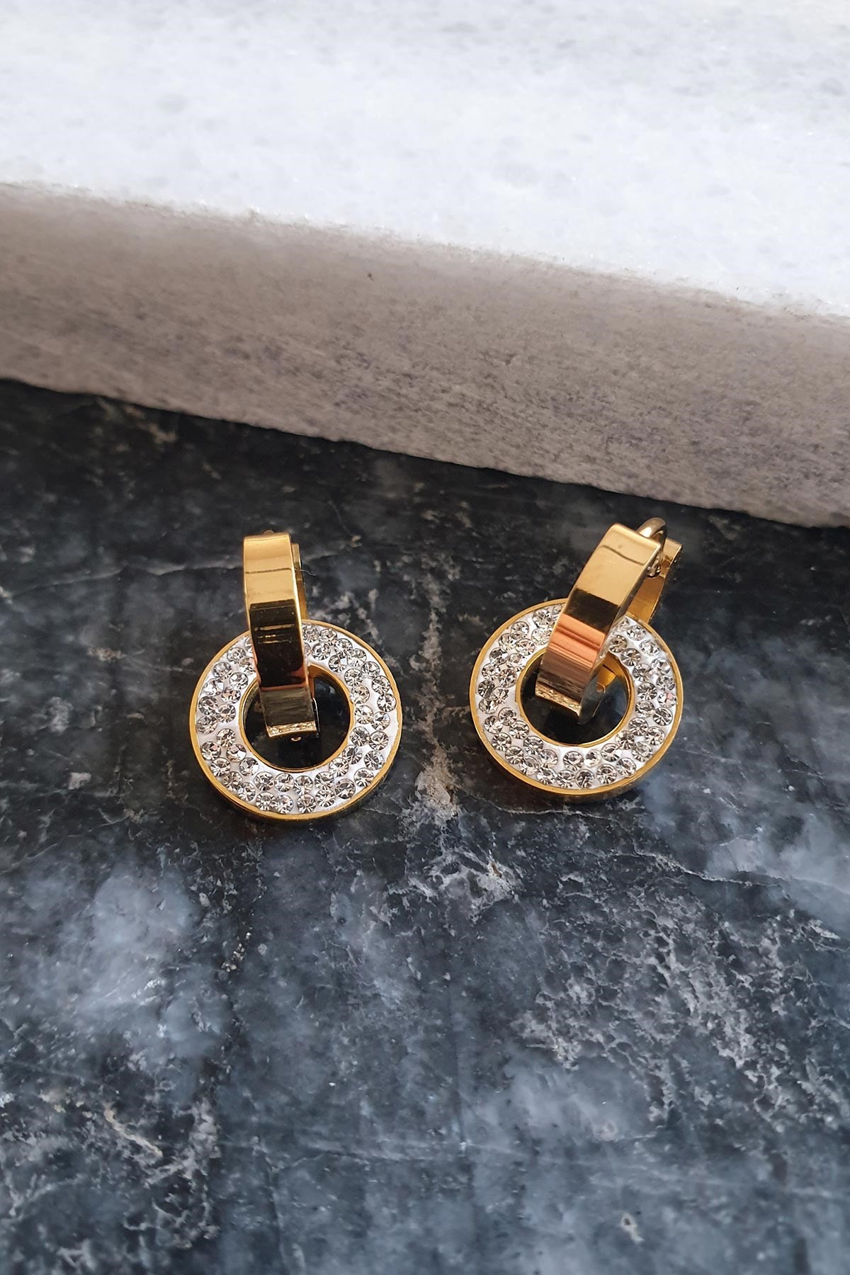 Zirkon Taşlı Gold Geçme Halkalar Çelik Küpe AKE4422