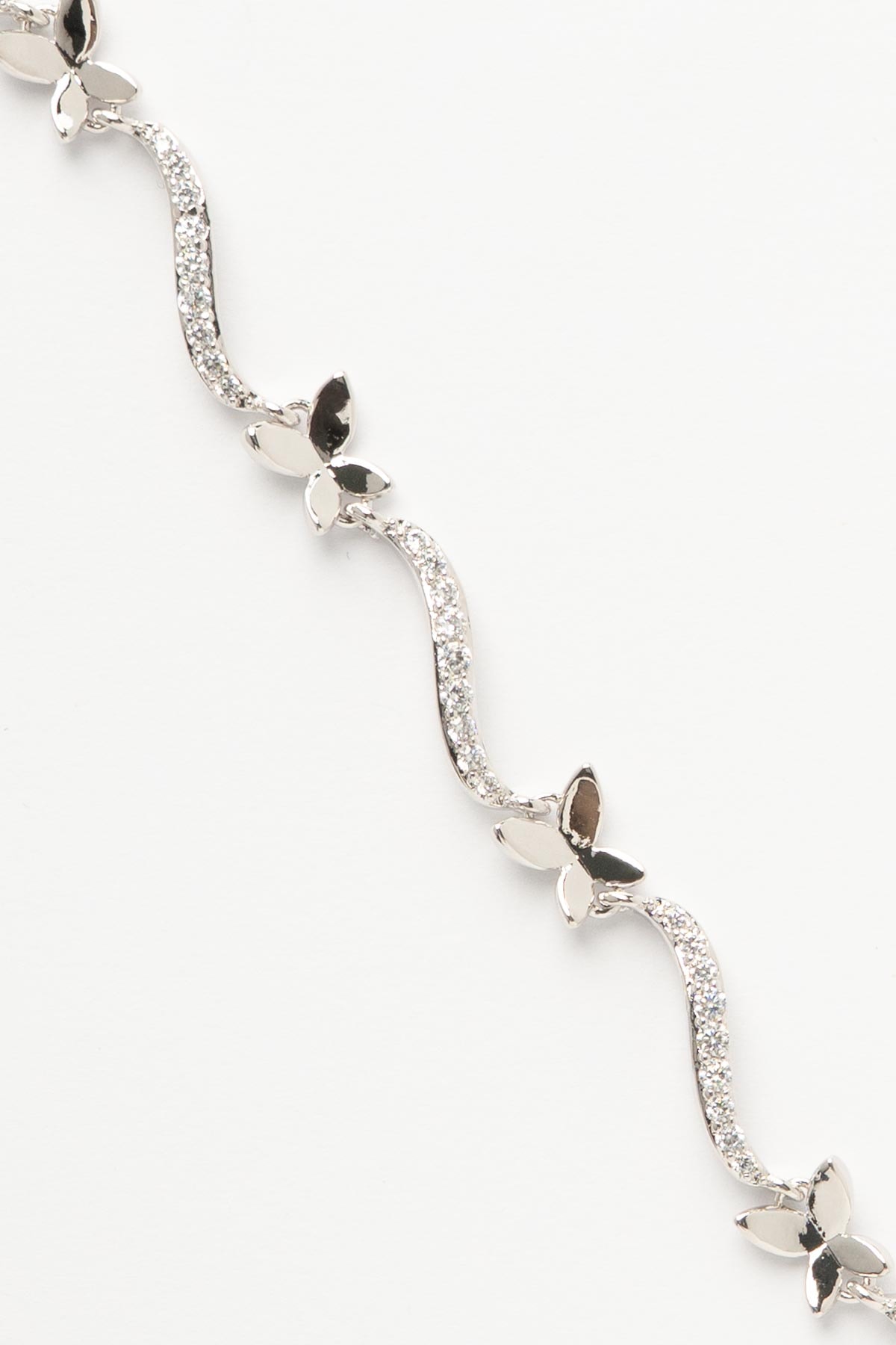 Silver Dalgalı Form Kelebek Motifli Luxury Bileklik ABL7536