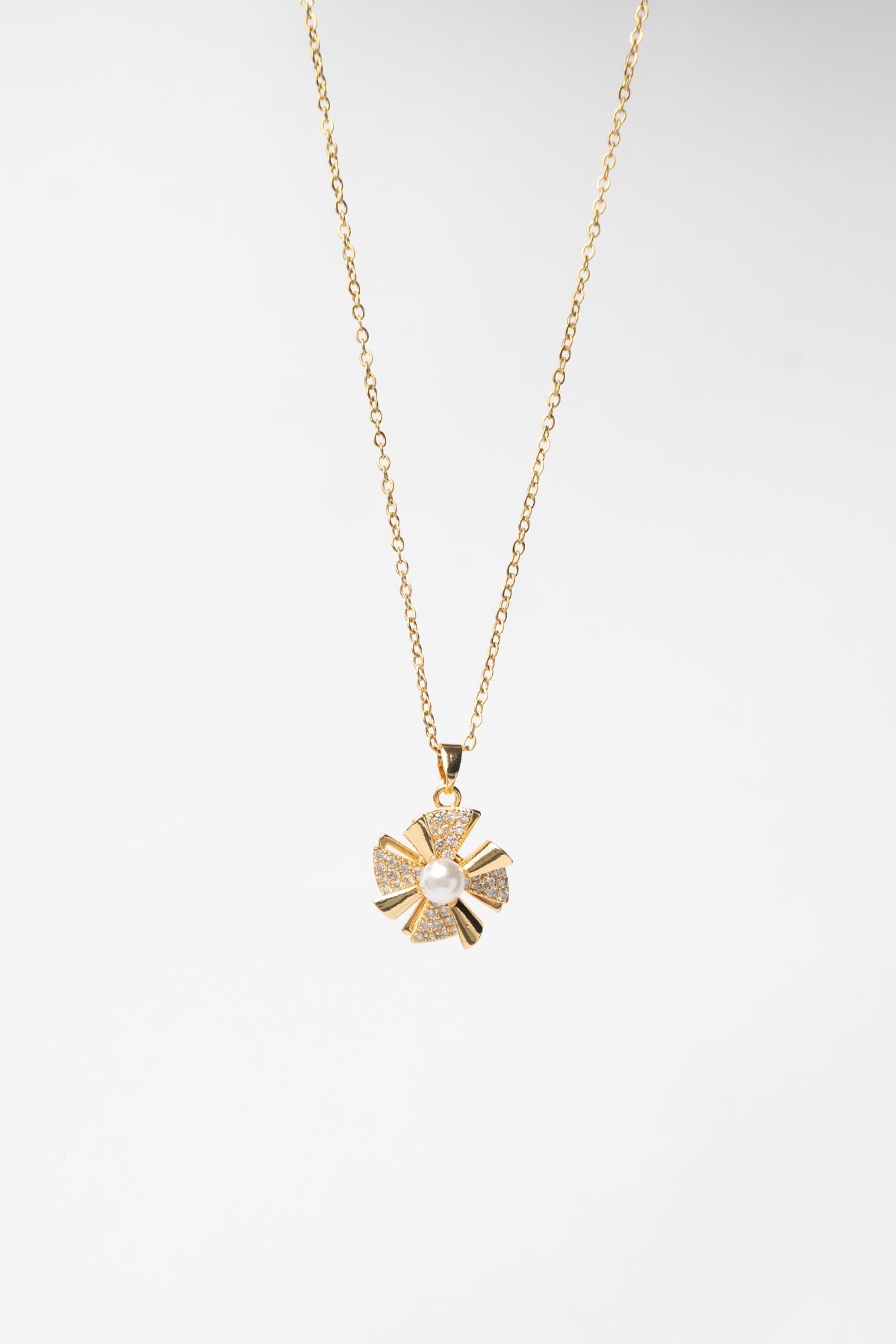 Gold Minimal Zincir İnci Ve Zirkon Detaylı Rüzgar Gülü Tasarım Dönebilen 45cm Çelik Kolye AKL4141